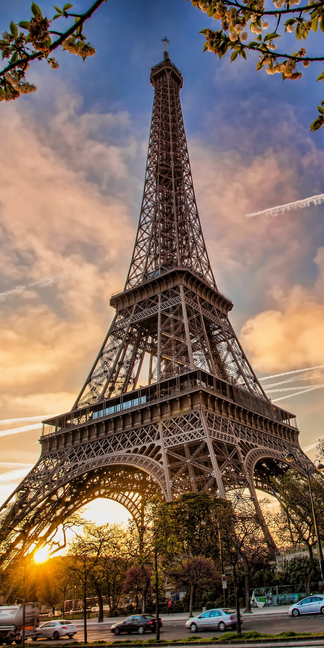 Download mobile wallpaper Sky, Paris, Eiffel Tower, Monuments, France, Monument, Man Made for free.