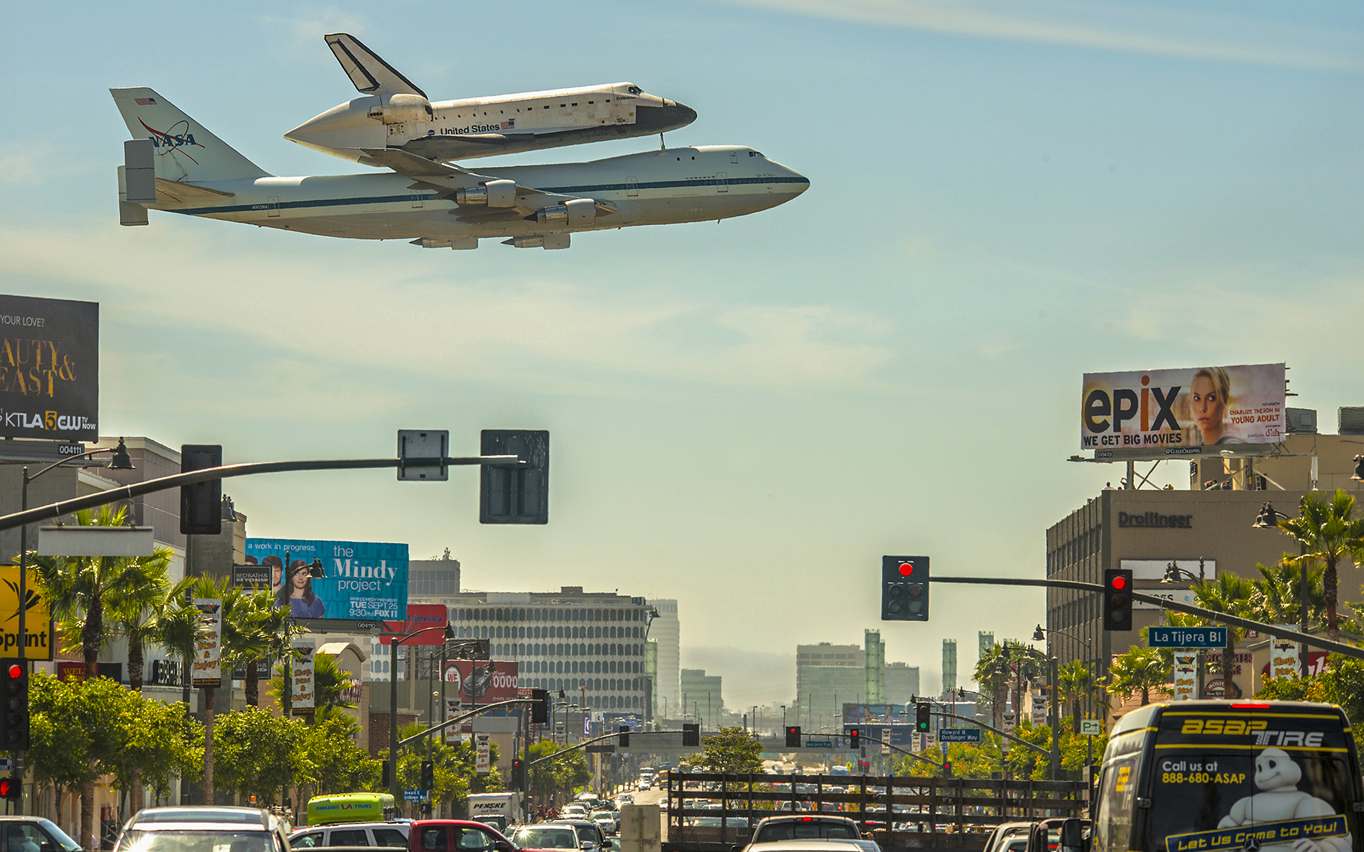 271385画像をダウンロードロサンゼルス, 乗り物, スペースシャトルエンデバー, 飛行機, nasa, シャトル, スペースシャトル, 街-壁紙とスクリーンセーバーを無料で