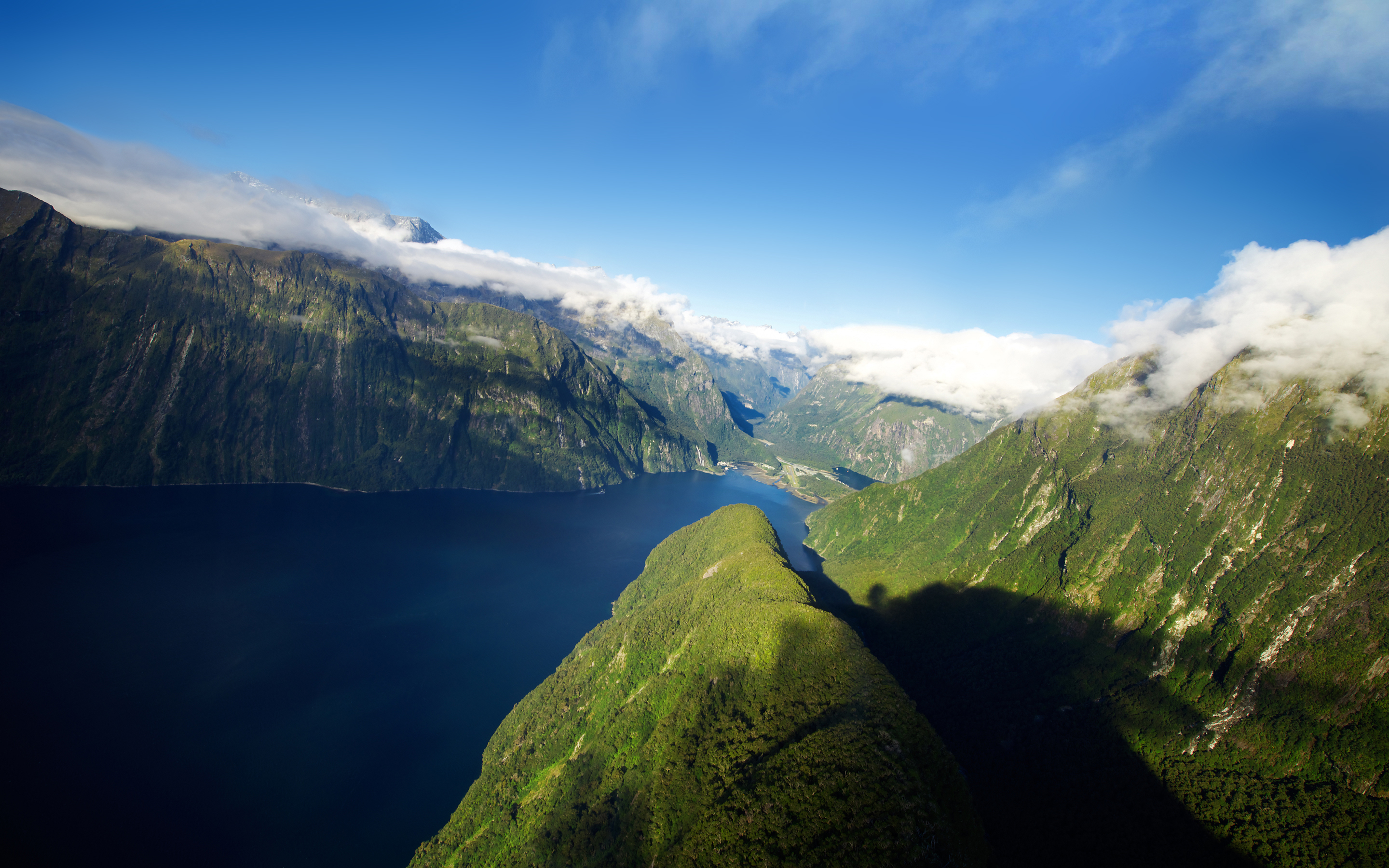 Скачать картинку Горы, Гора, Новая Зеландия, Земля/природа, Фьорд в телефон бесплатно.