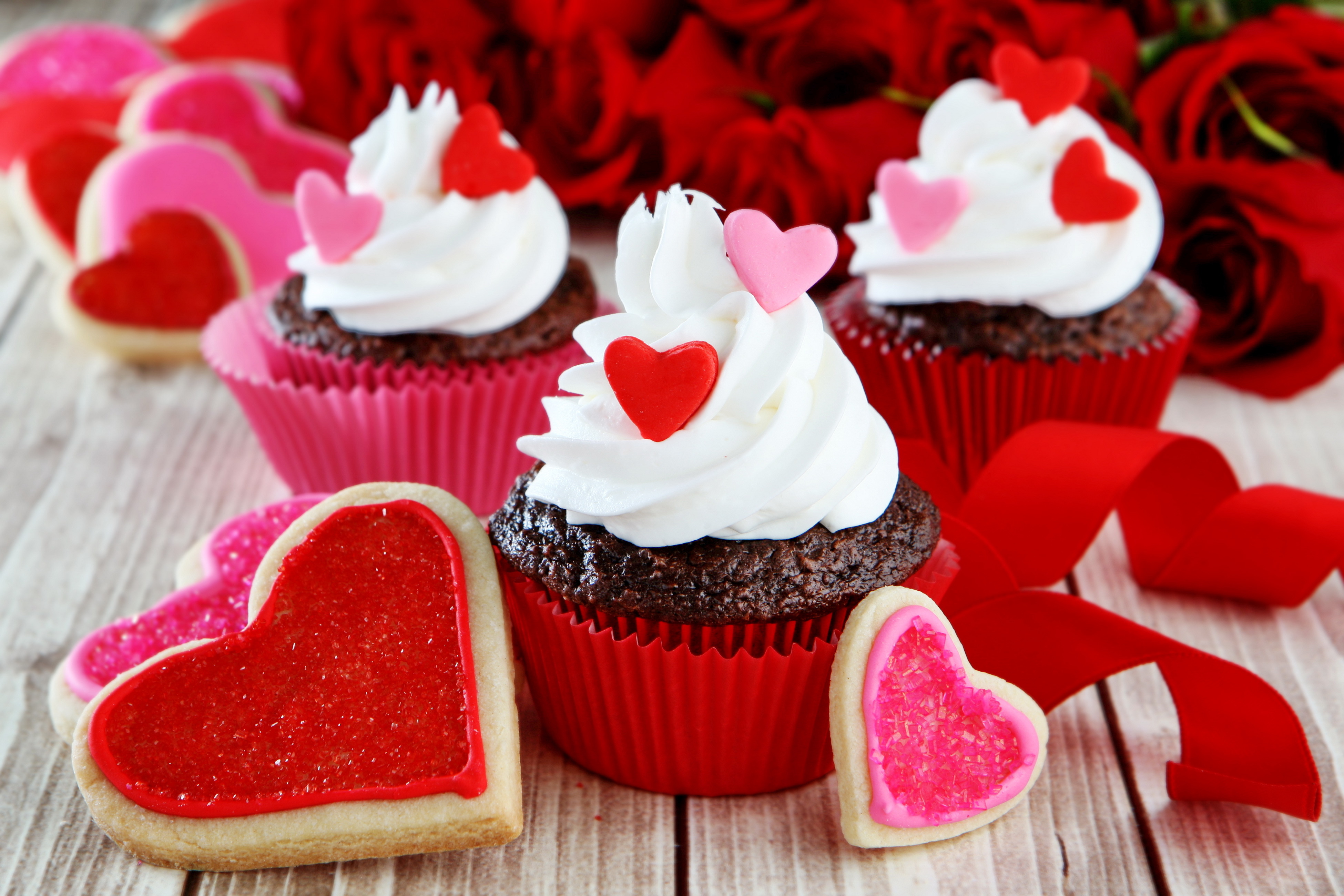 Handy-Wallpaper Dessert, Liebe, Süßigkeiten, Cupcake, Herz, Nahrungsmittel kostenlos herunterladen.