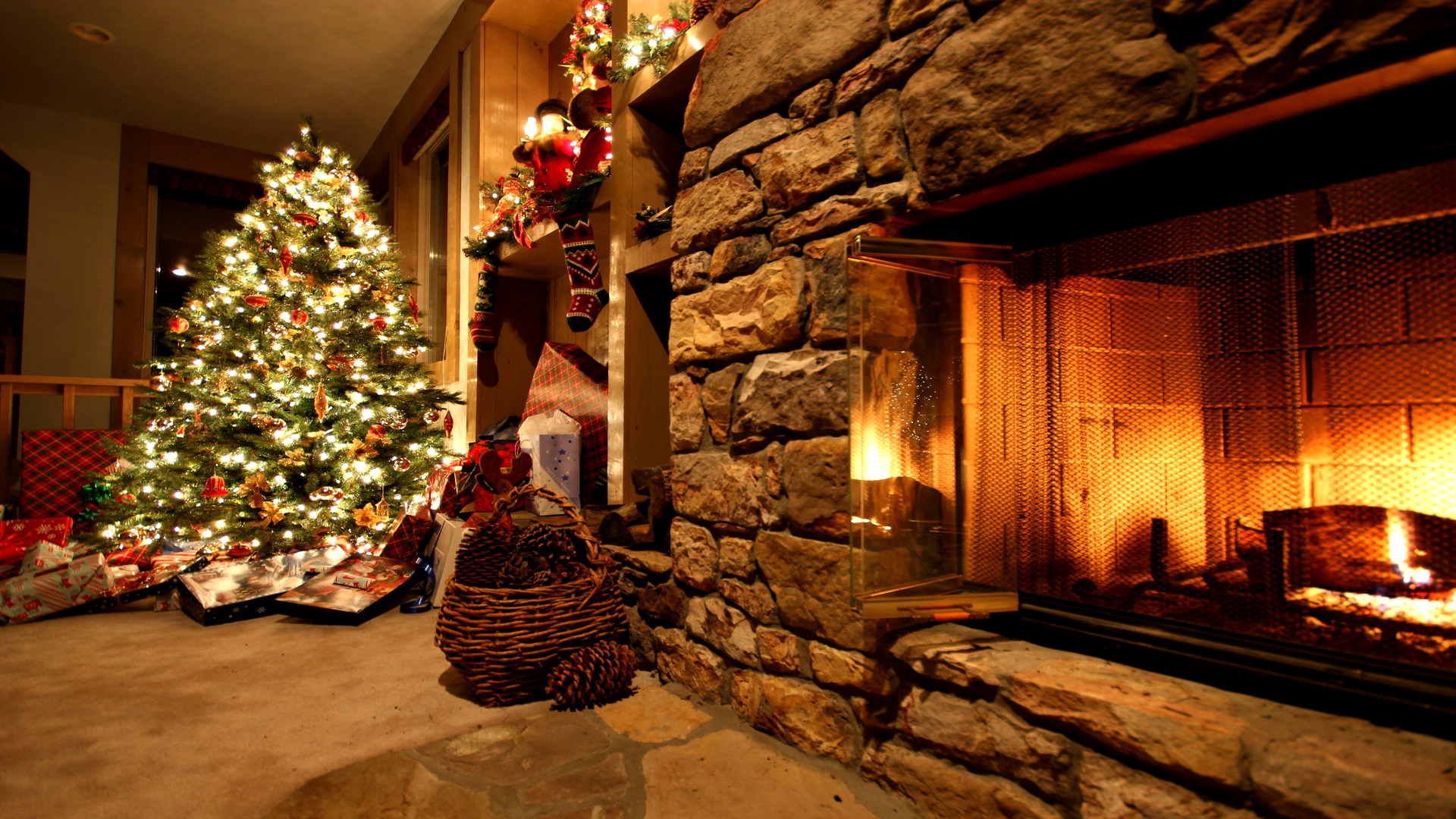 618460壁紙のダウンロードホリデー, クリスマス, クリスマスのあかり, クリスマスオーナメント, クリスマスツリー, 暖炉, 贈り物-スクリーンセーバーと写真を無料で