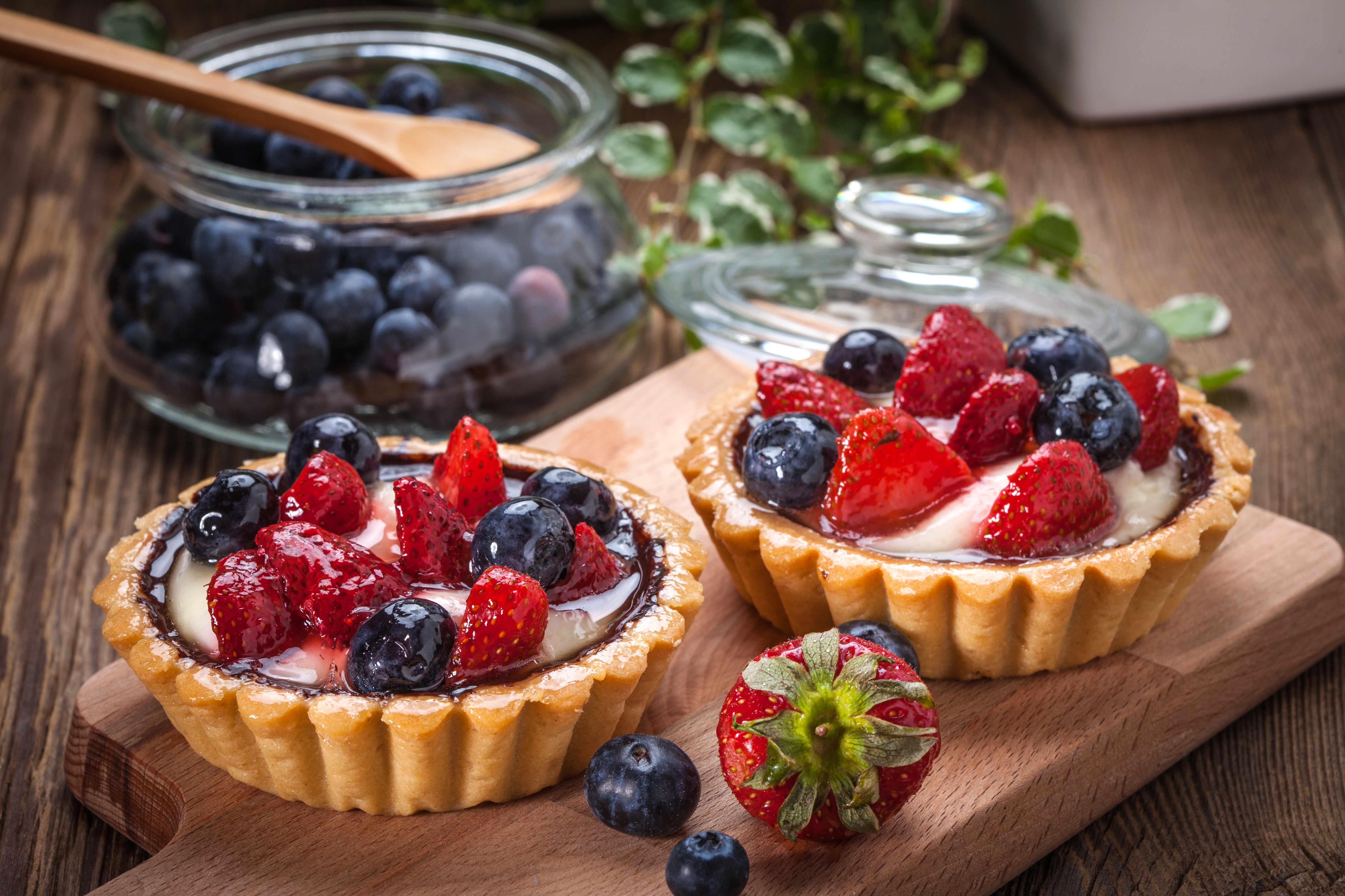 Free download wallpaper Food, Strawberry, Dessert, Blueberry, Still Life, Berry, Fruit, Pastry on your PC desktop