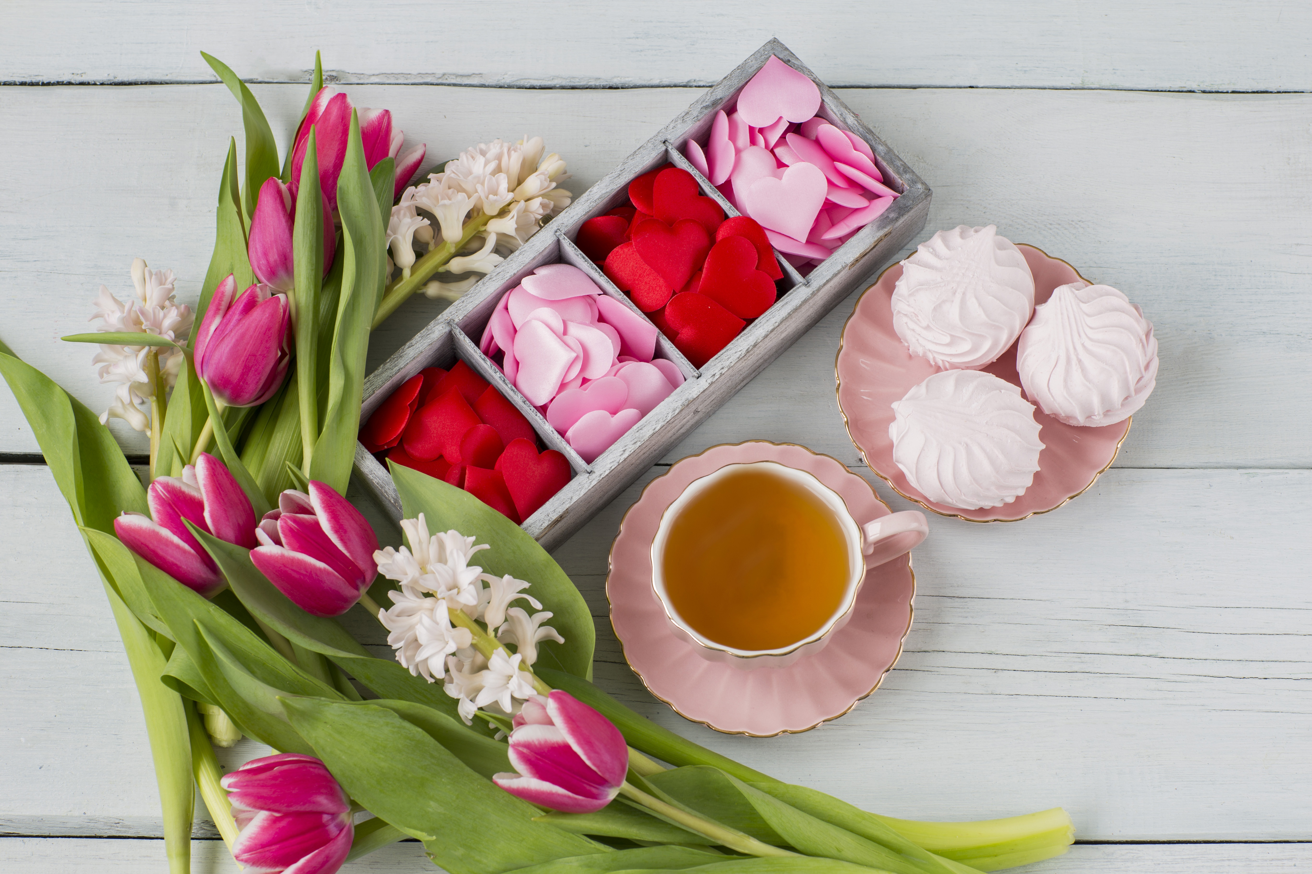 946757 descargar fondo de pantalla alimento, té, taza, merengue, flor rosa, bodegón, tulipán: protectores de pantalla e imágenes gratis