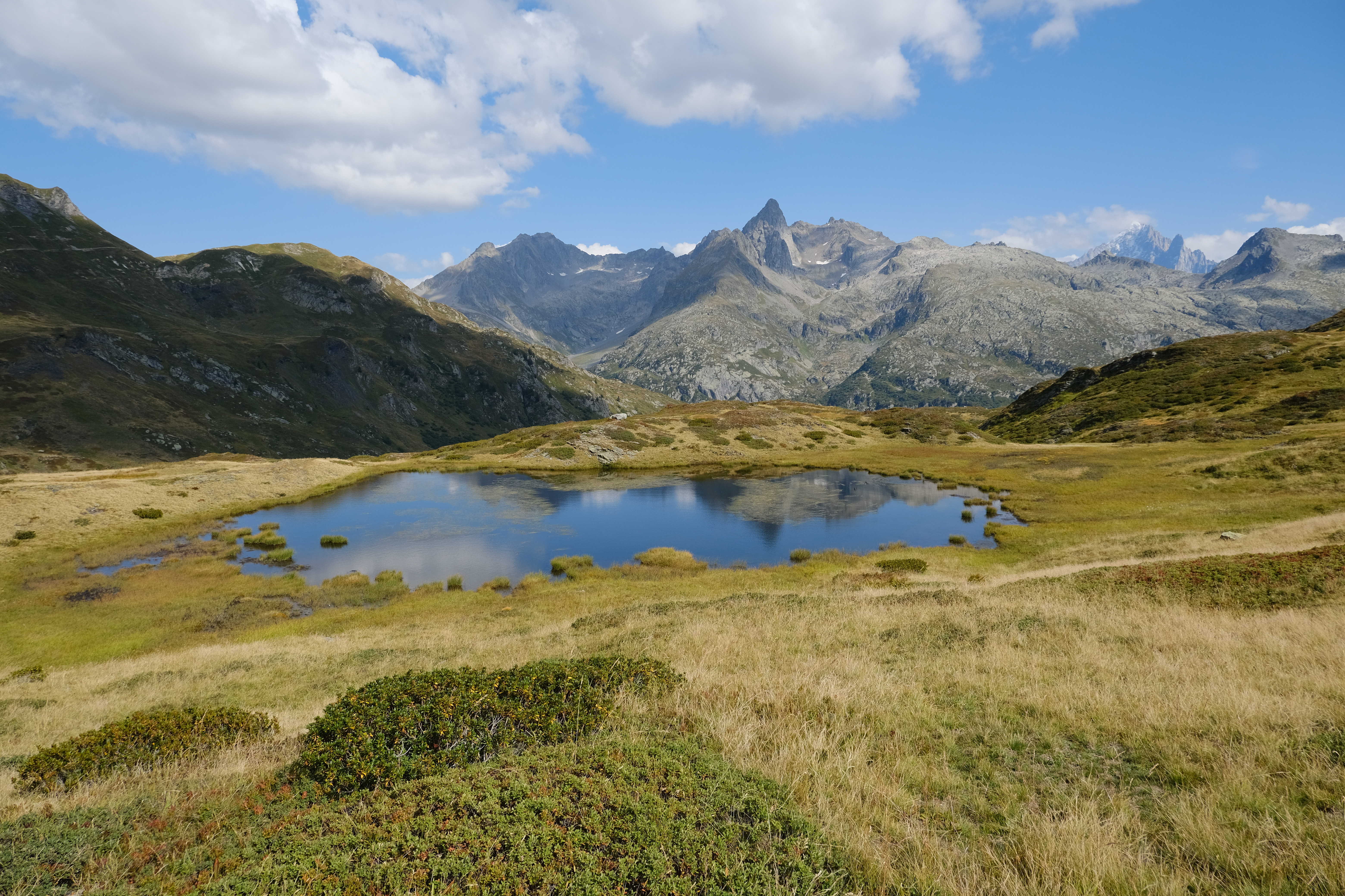 Descarga gratis la imagen Naturaleza, Hierba, Montañas, Lago, Polyana, Claro, Paisaje en el escritorio de tu PC