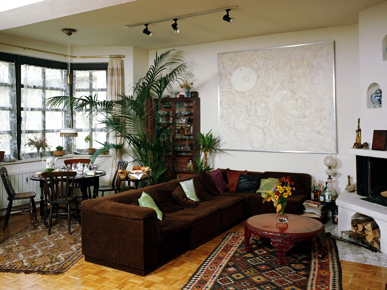 table, flowers, interior, miscellanea, miscellaneous, sofa, carpet