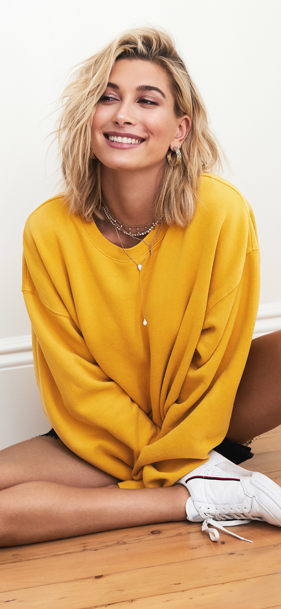 Download mobile wallpaper Smile, Blonde, Model, American, Celebrity, Hailey Baldwin for free.