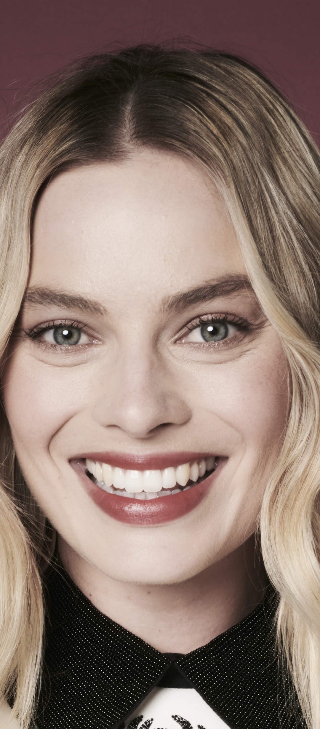 Handy-Wallpaper Lächeln, Blond, Blondinen, Berühmtheiten, Darstellerin, Margot Robbie kostenlos herunterladen.