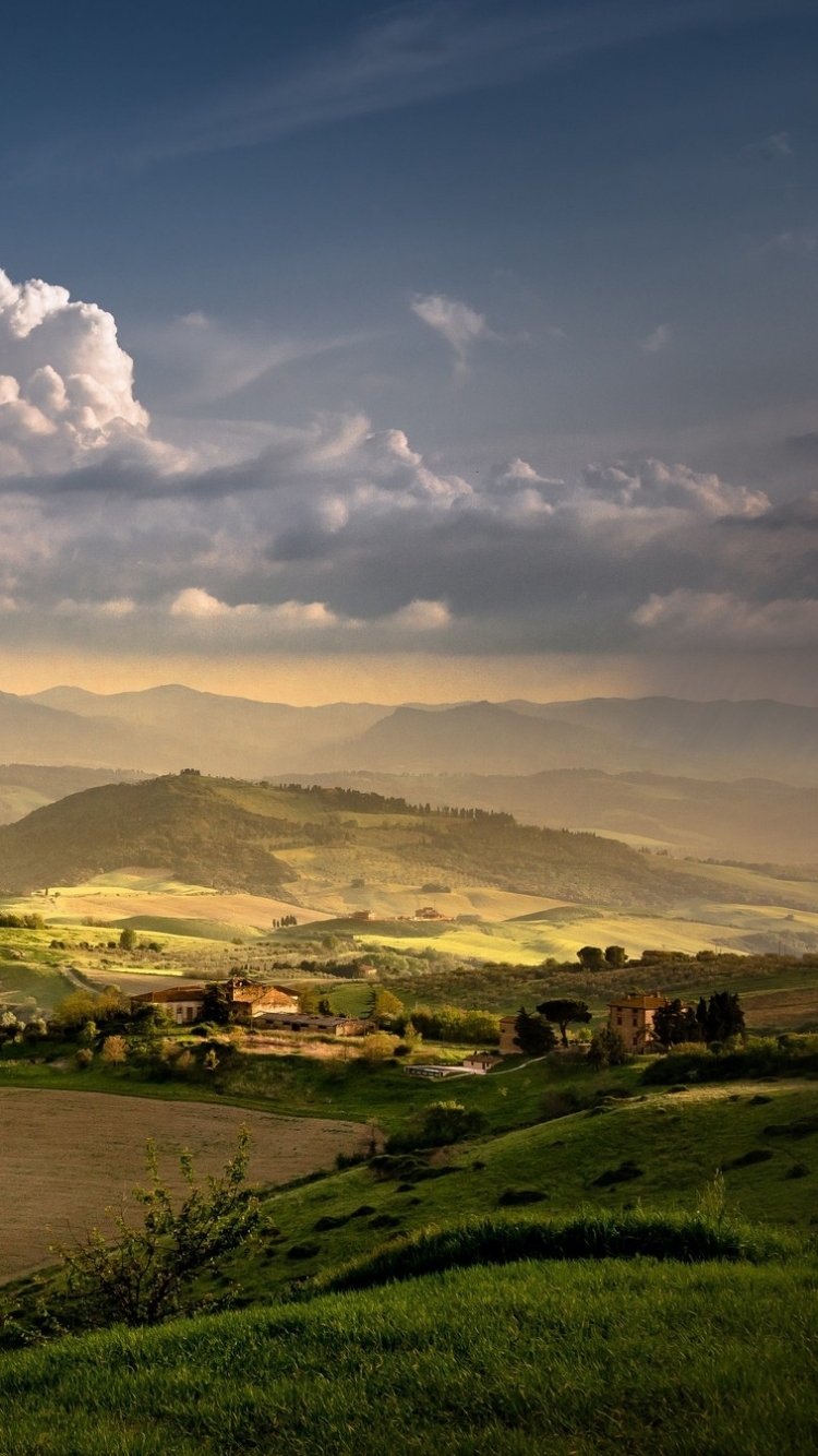 Скачать картинку Облака, Италия, Дом, Холм, Долина, Облако, Фотографии, Тоскана в телефон бесплатно.