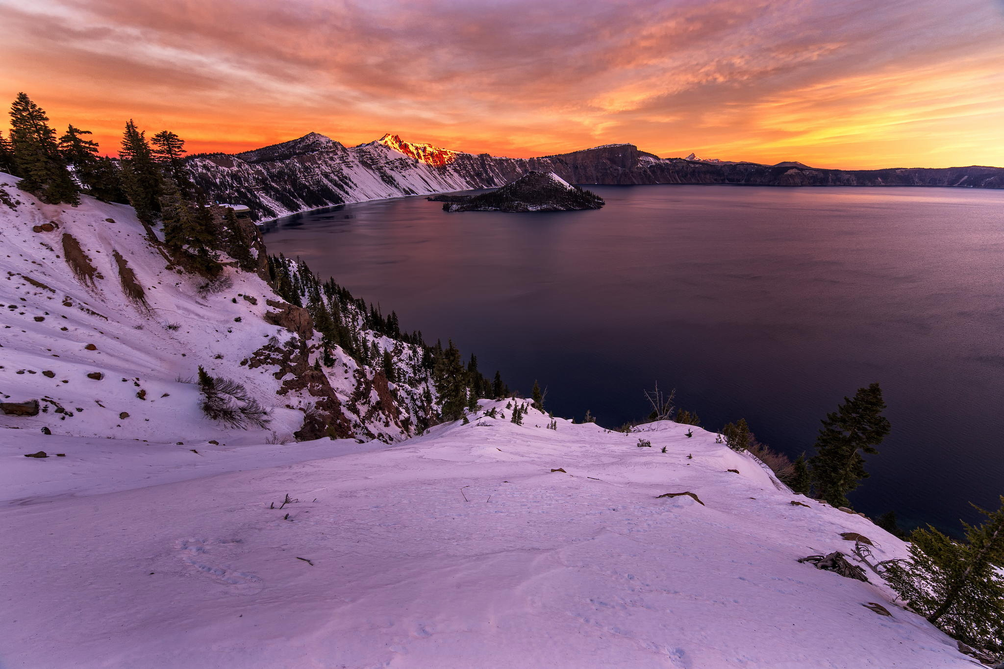 Descarga gratis la imagen Invierno, Nieve, Montaña, Lago, Atardecer, Tierra/naturaleza, Lago Del Crater en el escritorio de tu PC