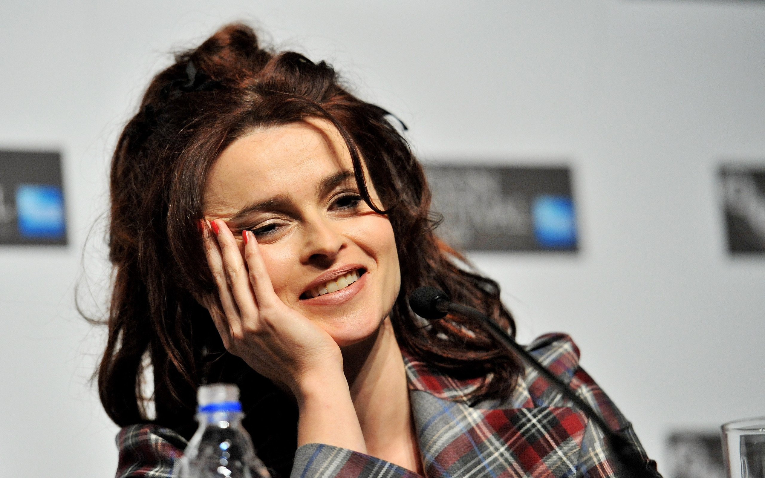 Baixar papel de parede para celular de Inglês, Celebridade, Atriz, Helena Bonham Carter gratuito.