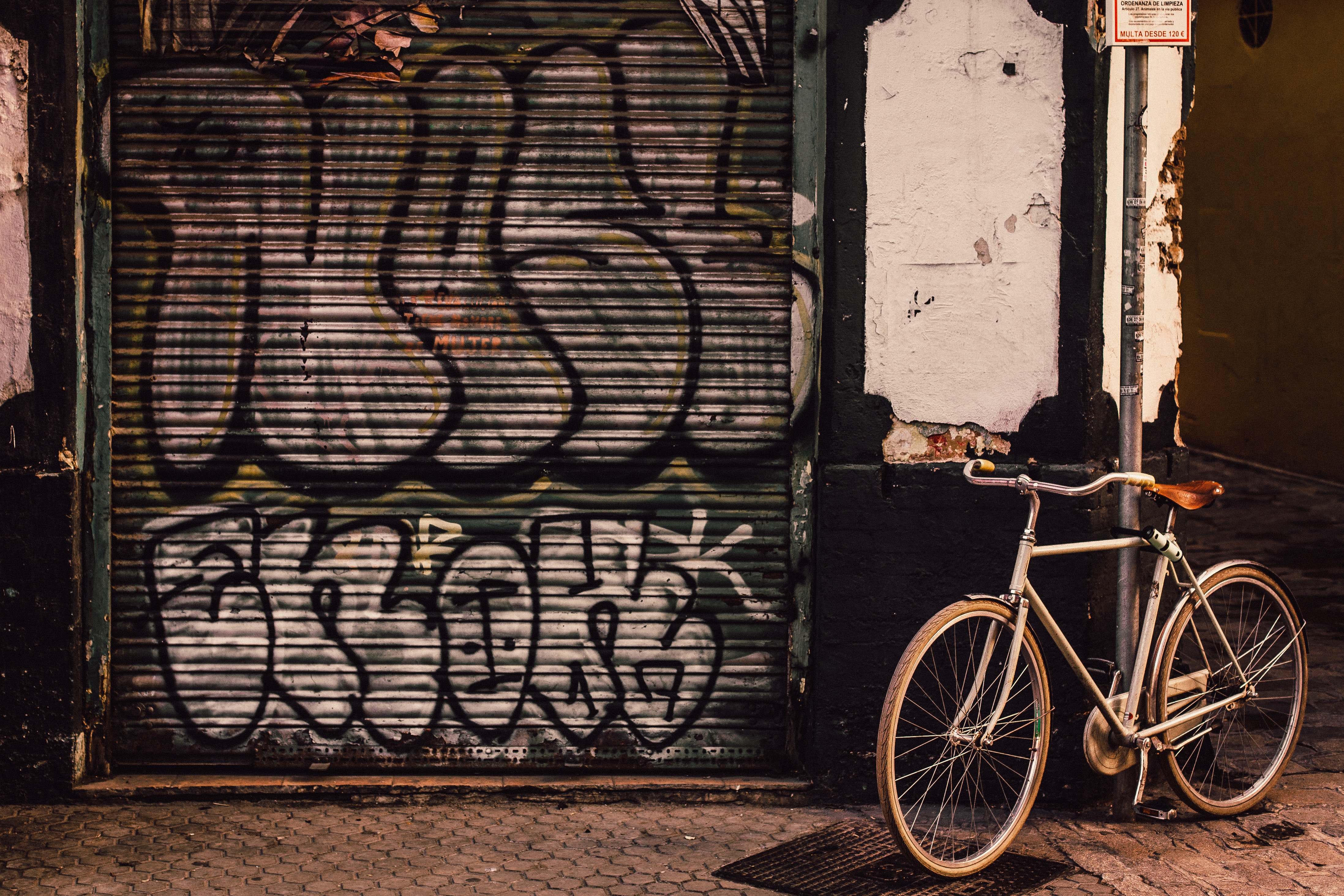 Téléchargez des papiers peints mobile Murs, Divers, Rue, Bicyclette gratuitement.