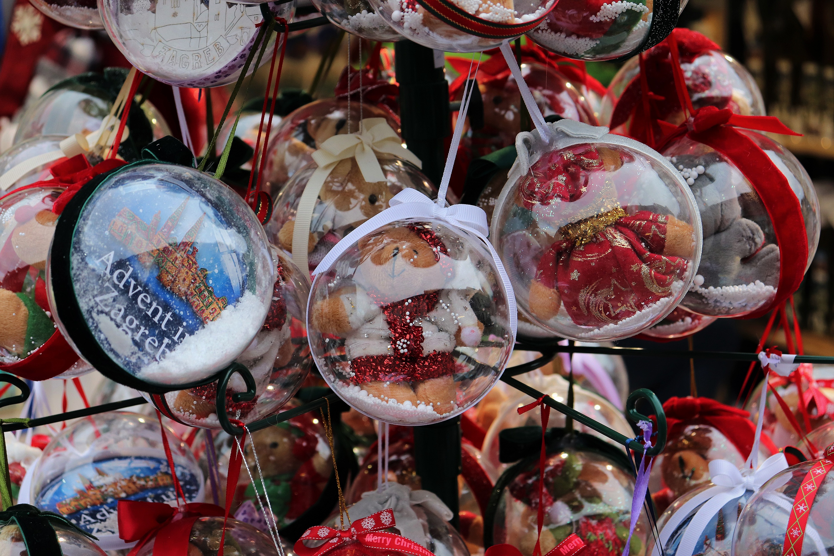 Free download wallpaper Christmas, Holiday, Christmas Ornaments, Bauble, Christmas Market on your PC desktop