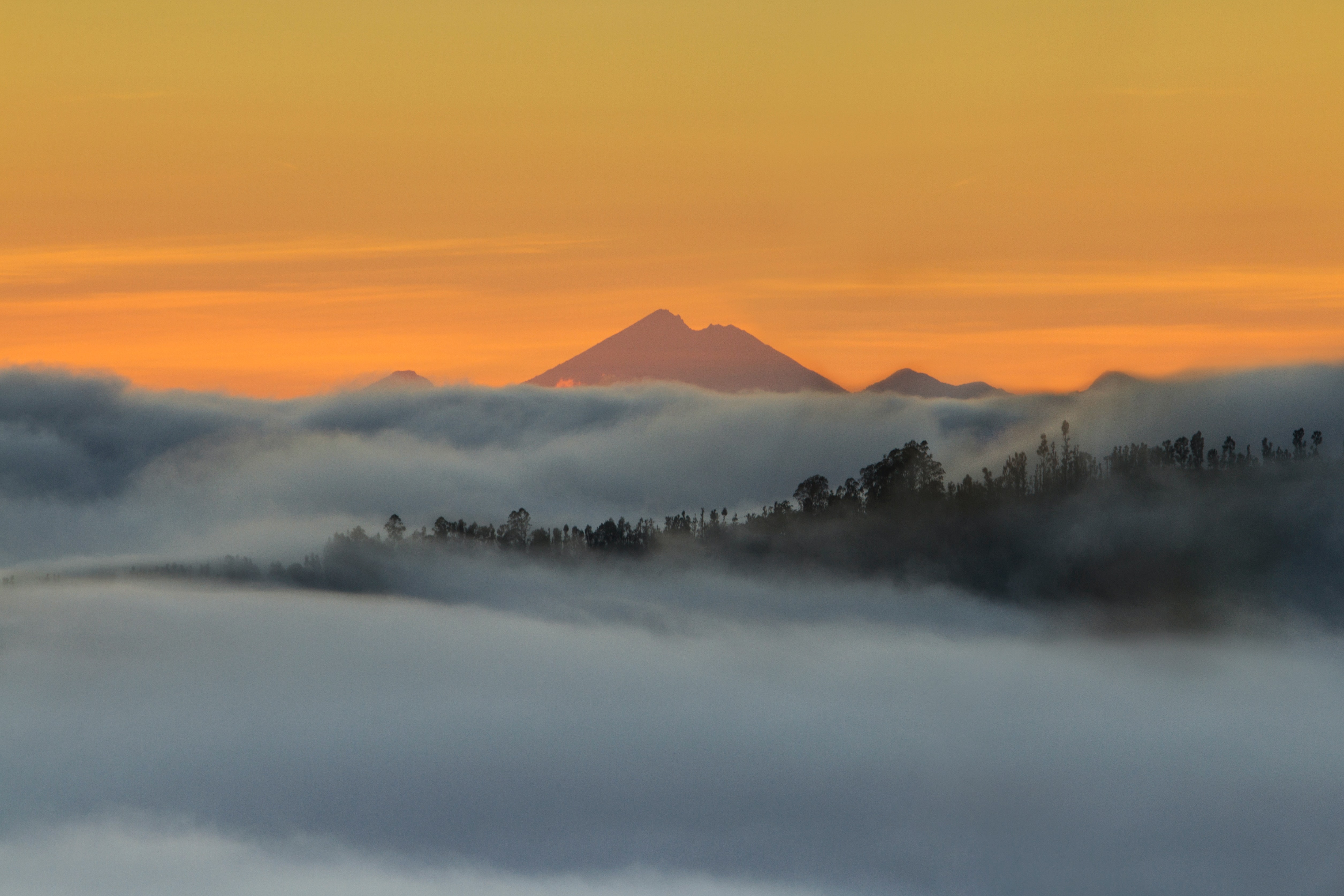 tops, nature, mountains, clouds, vertex, fog, dahl, distance iphone wallpaper