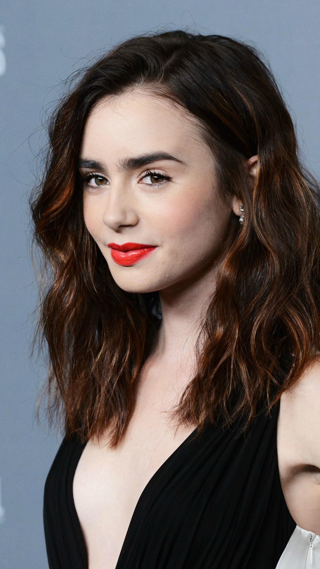 Download mobile wallpaper English, Brunette, Celebrity, Actress, Lipstick, Lily Collins for free.