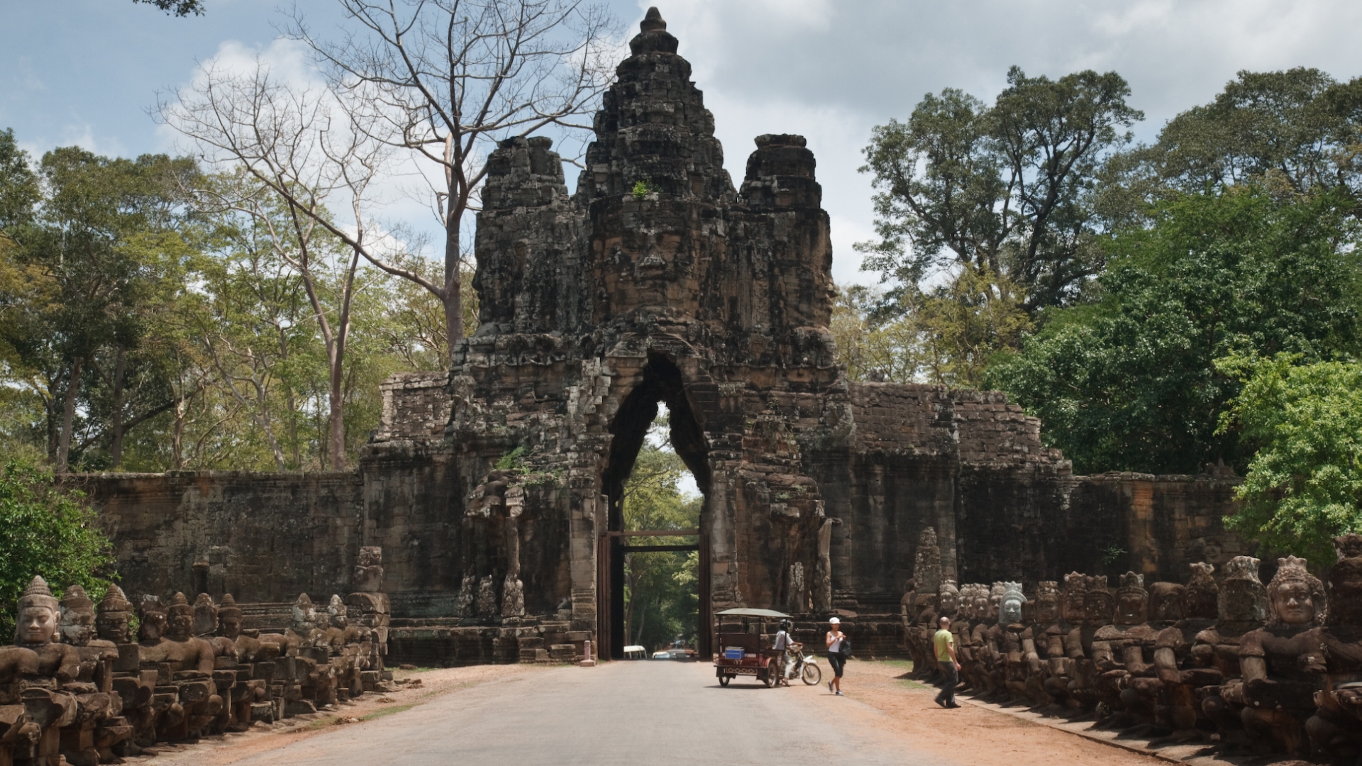 325426 télécharger le fond d'écran religieux, angkor thom, temples - économiseurs d'écran et images gratuitement