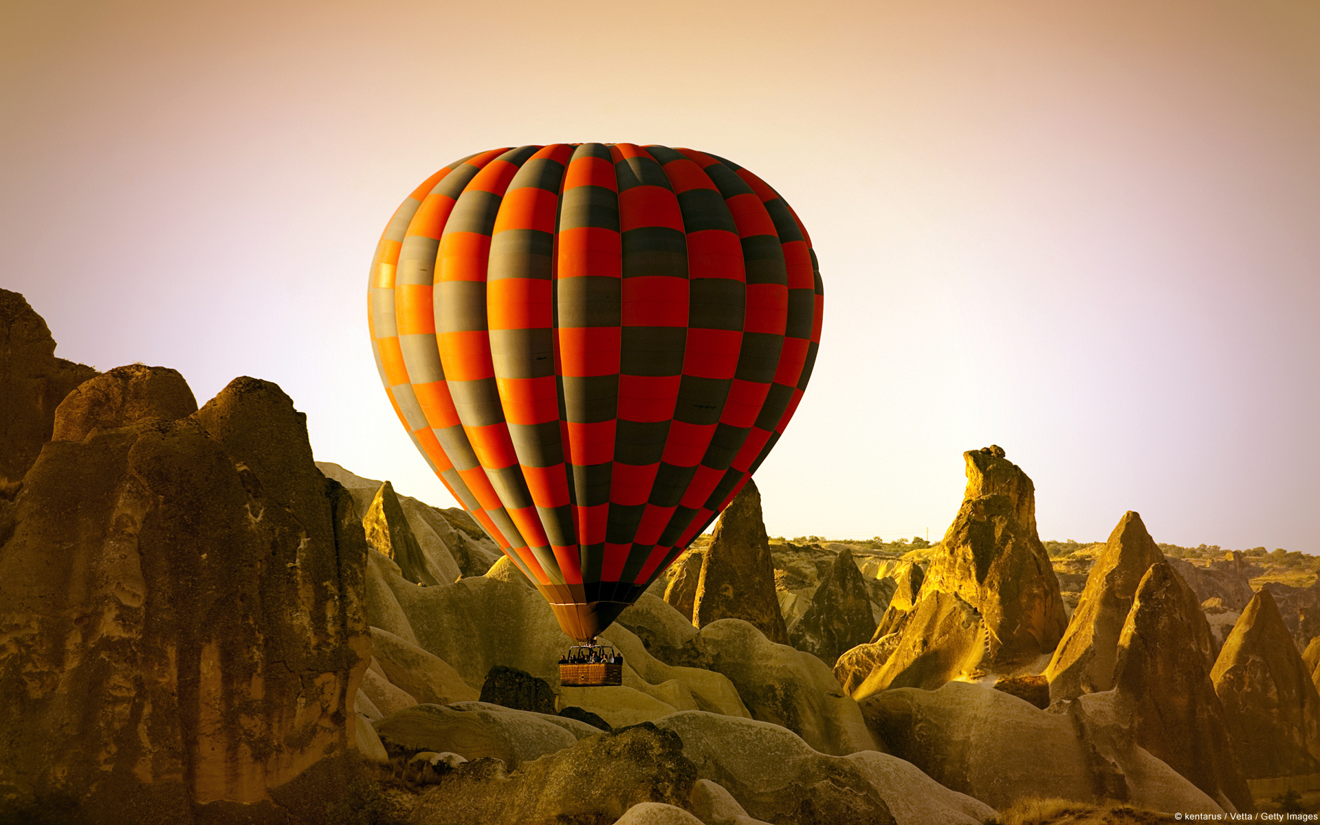 Handy-Wallpaper Gebirge, Fahrzeuge, Türkei, Heißluftballon kostenlos herunterladen.