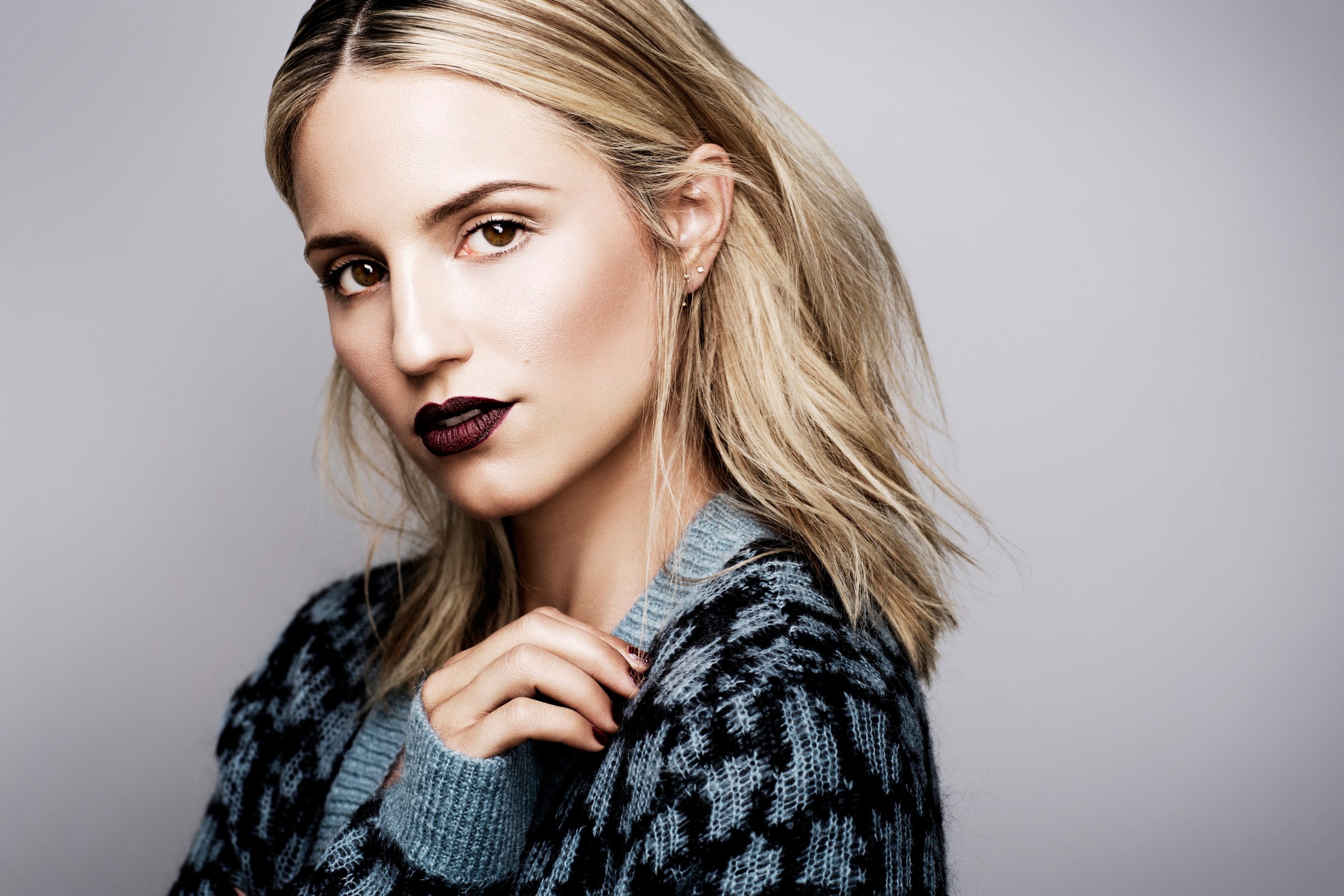 Download mobile wallpaper Blonde, Face, American, Celebrity, Actress, Lipstick, Dianna Agron, Hazel Eyes for free.