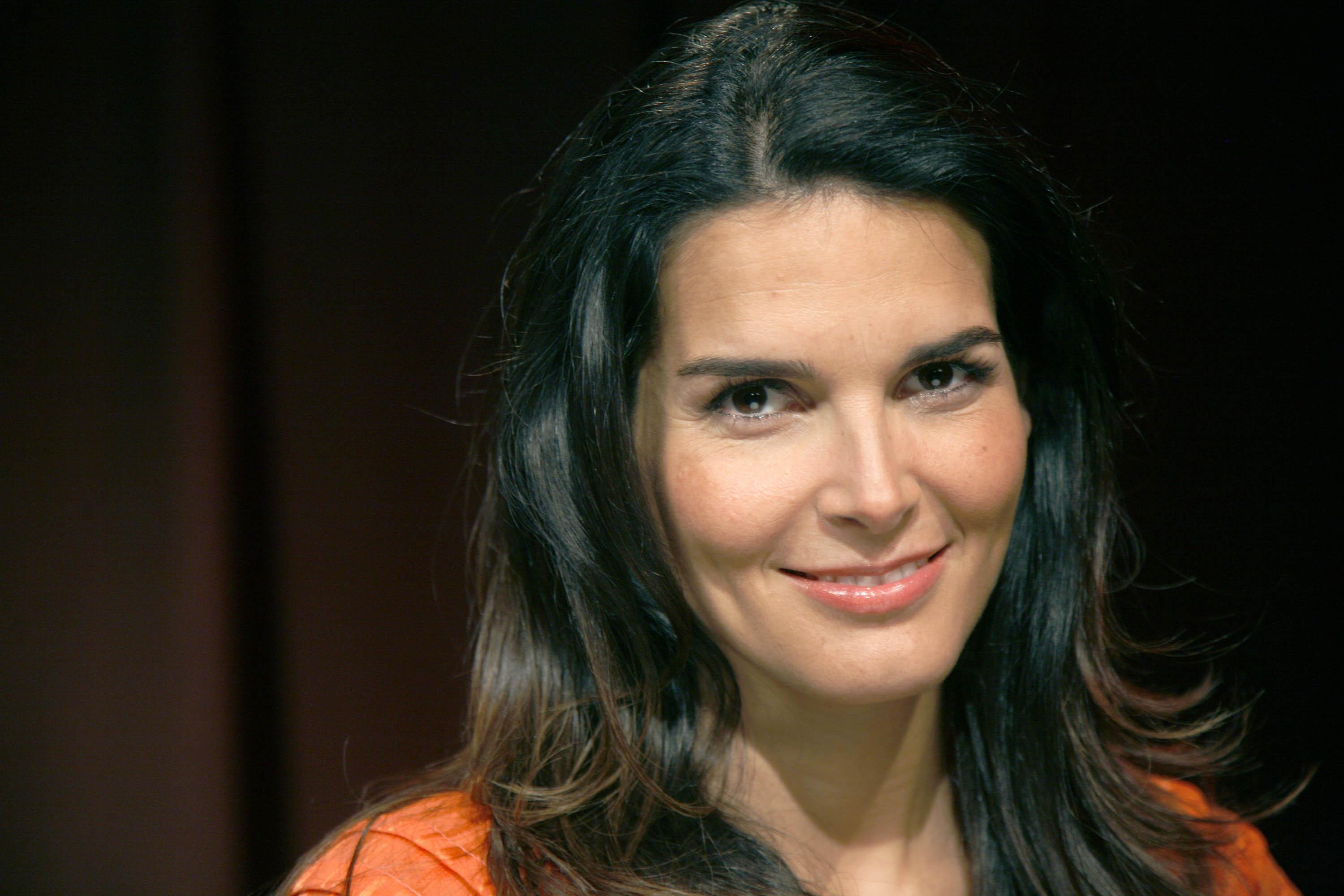 celebrity, angie harmon, actress, brown eyes, brunette, face, smile
