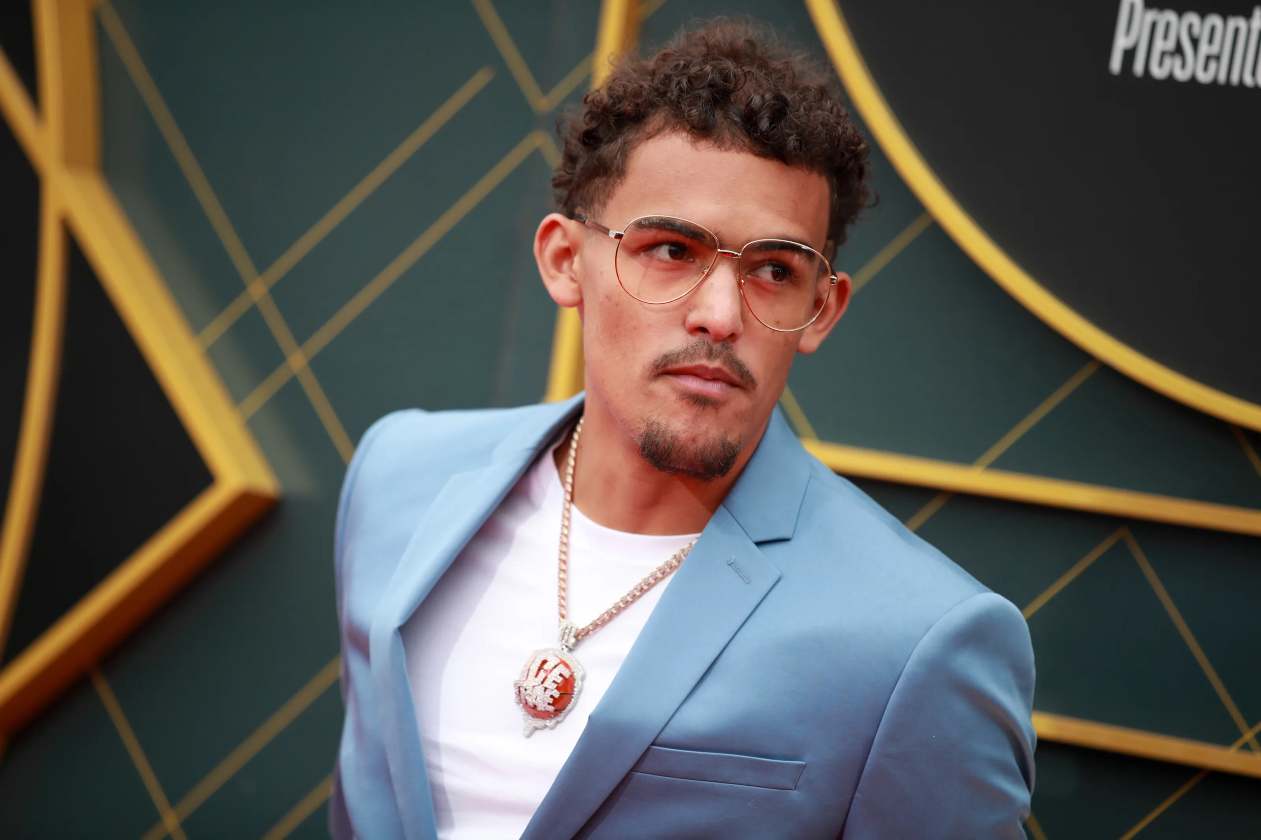 Free download wallpaper Sports, Basketball, Necklace, Nba, Trae Young on your PC desktop