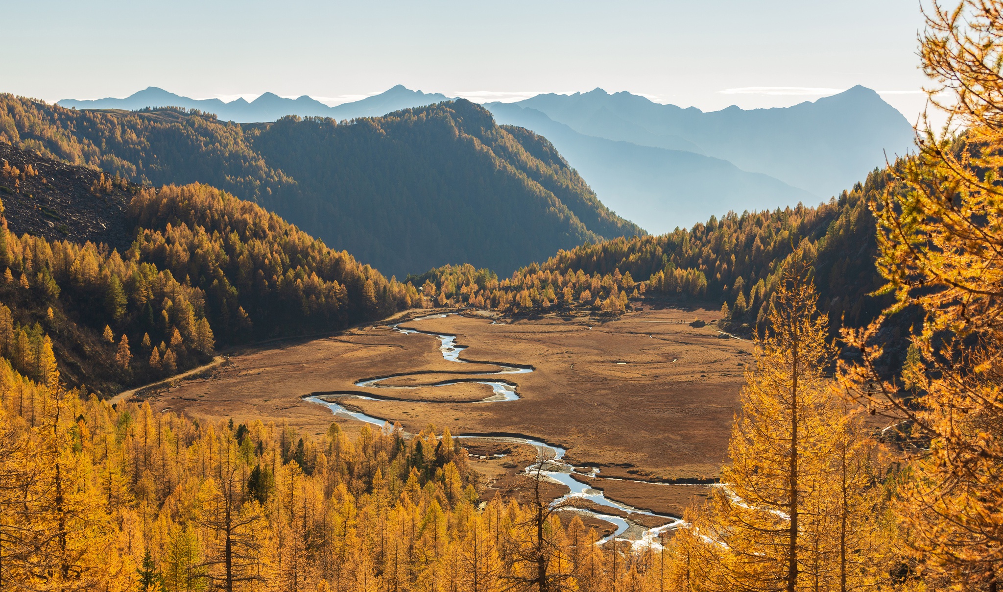 Handy-Wallpaper Landschaft, Natur, Herbst, Fluss, Gebirge, Erde/natur kostenlos herunterladen.