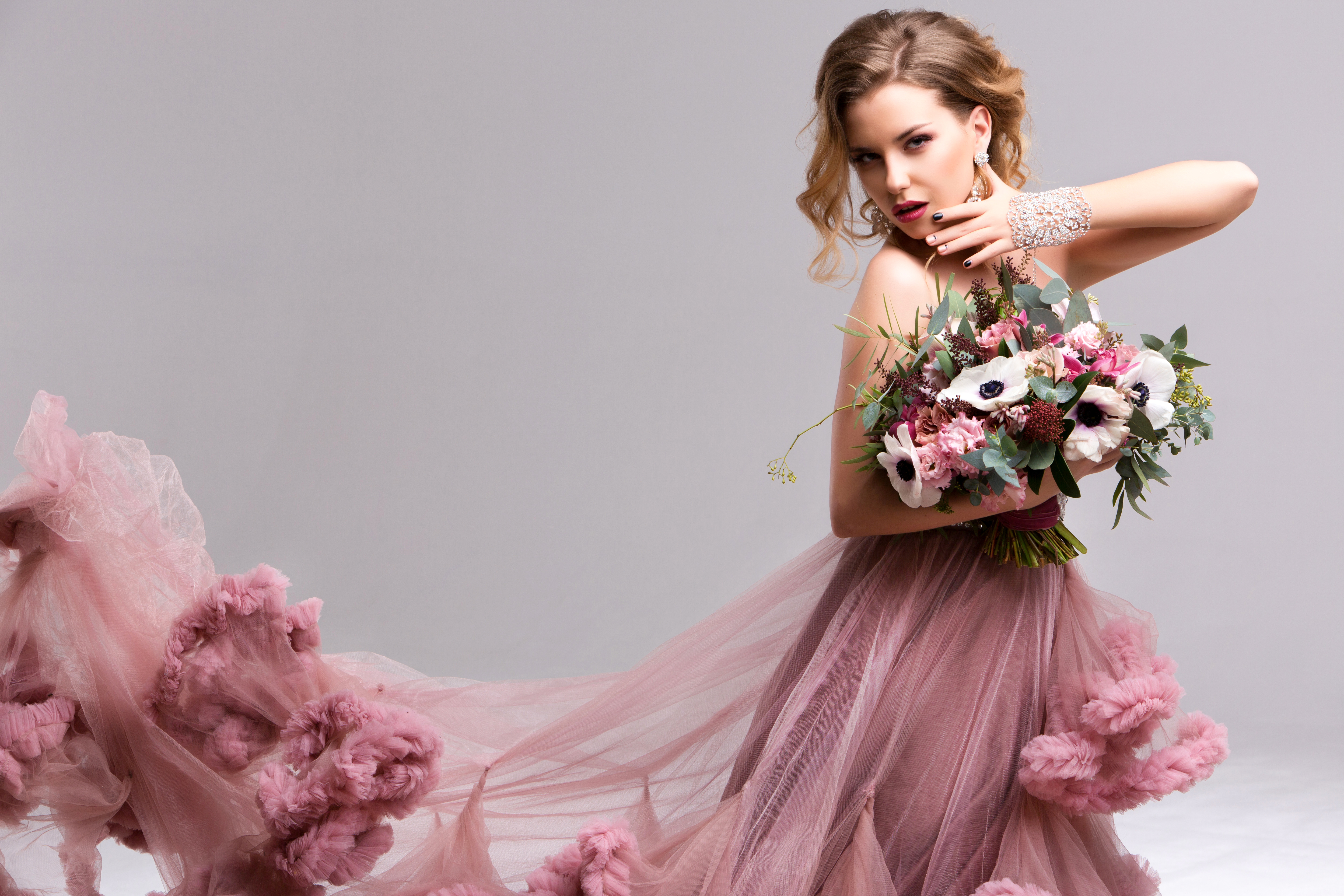 Download mobile wallpaper Flower, Bouquet, Brunette, Model, Women, Earrings, Lipstick, Pink Dress for free.