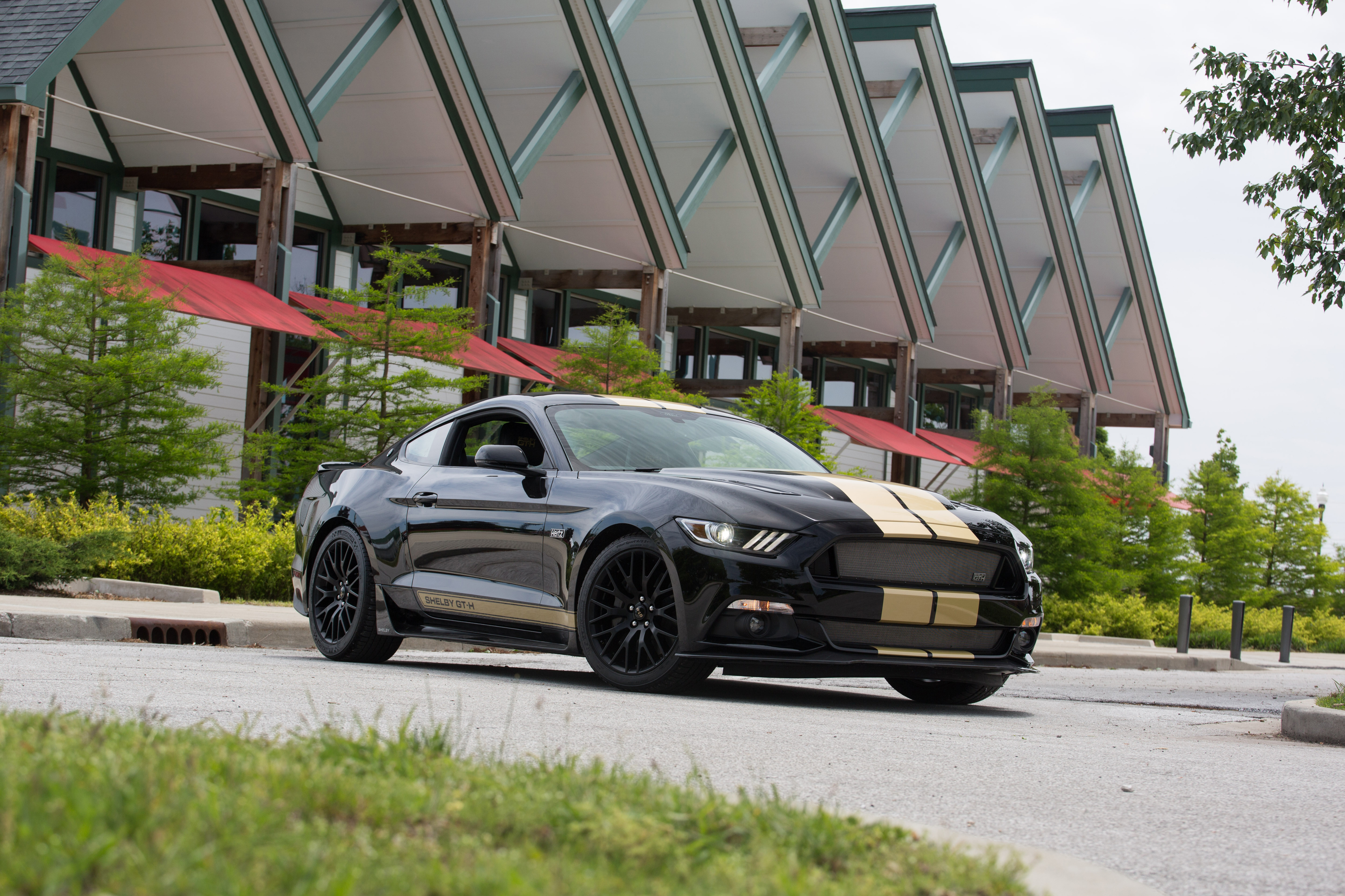 Téléchargez gratuitement l'image Voiture, Ford Mustang, Voiture Musclée, Véhicules, Gué, Voiture Noire sur le bureau de votre PC