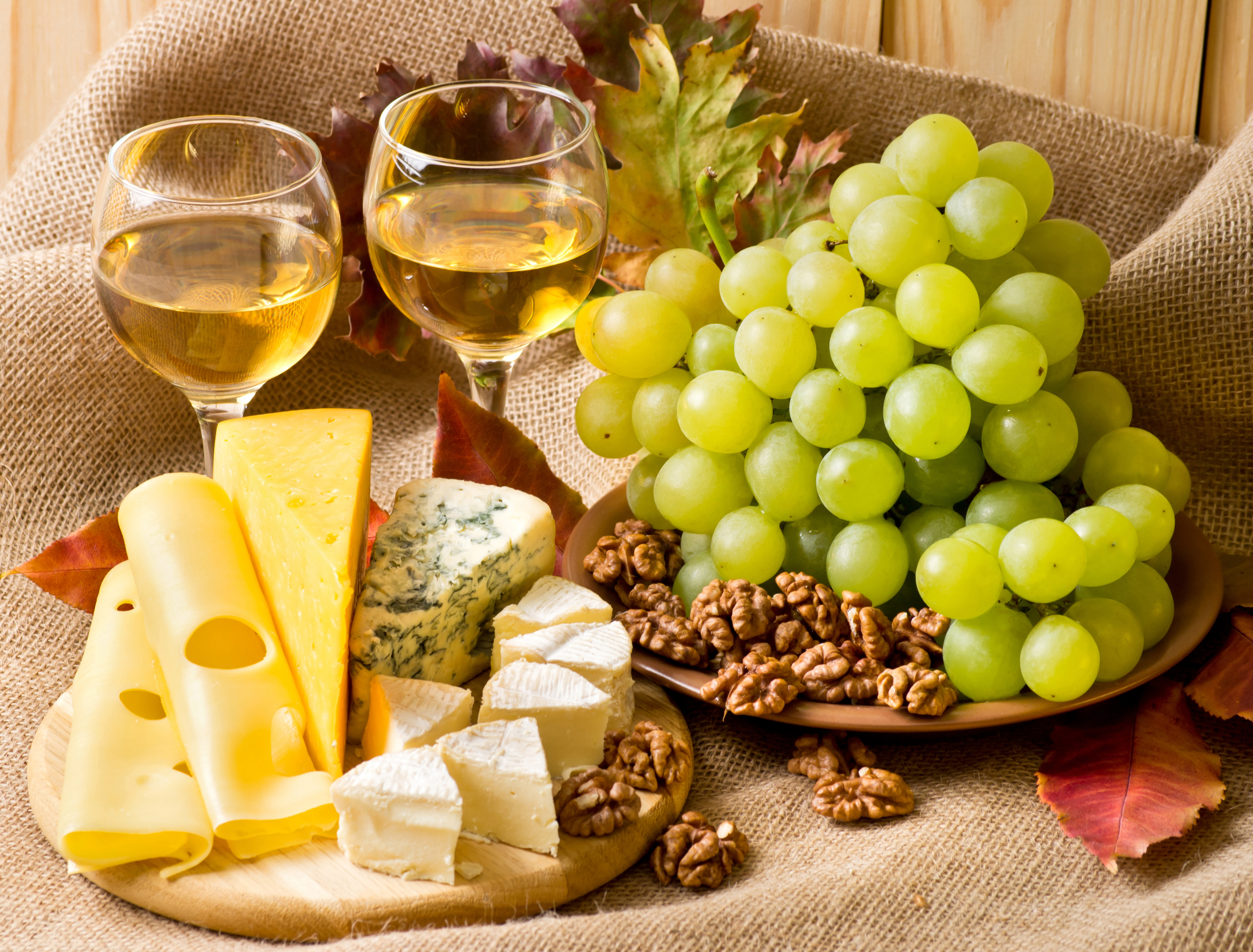 Handy-Wallpaper Wein, Käse, Nahrungsmittel, Stillleben, Früchte kostenlos herunterladen.