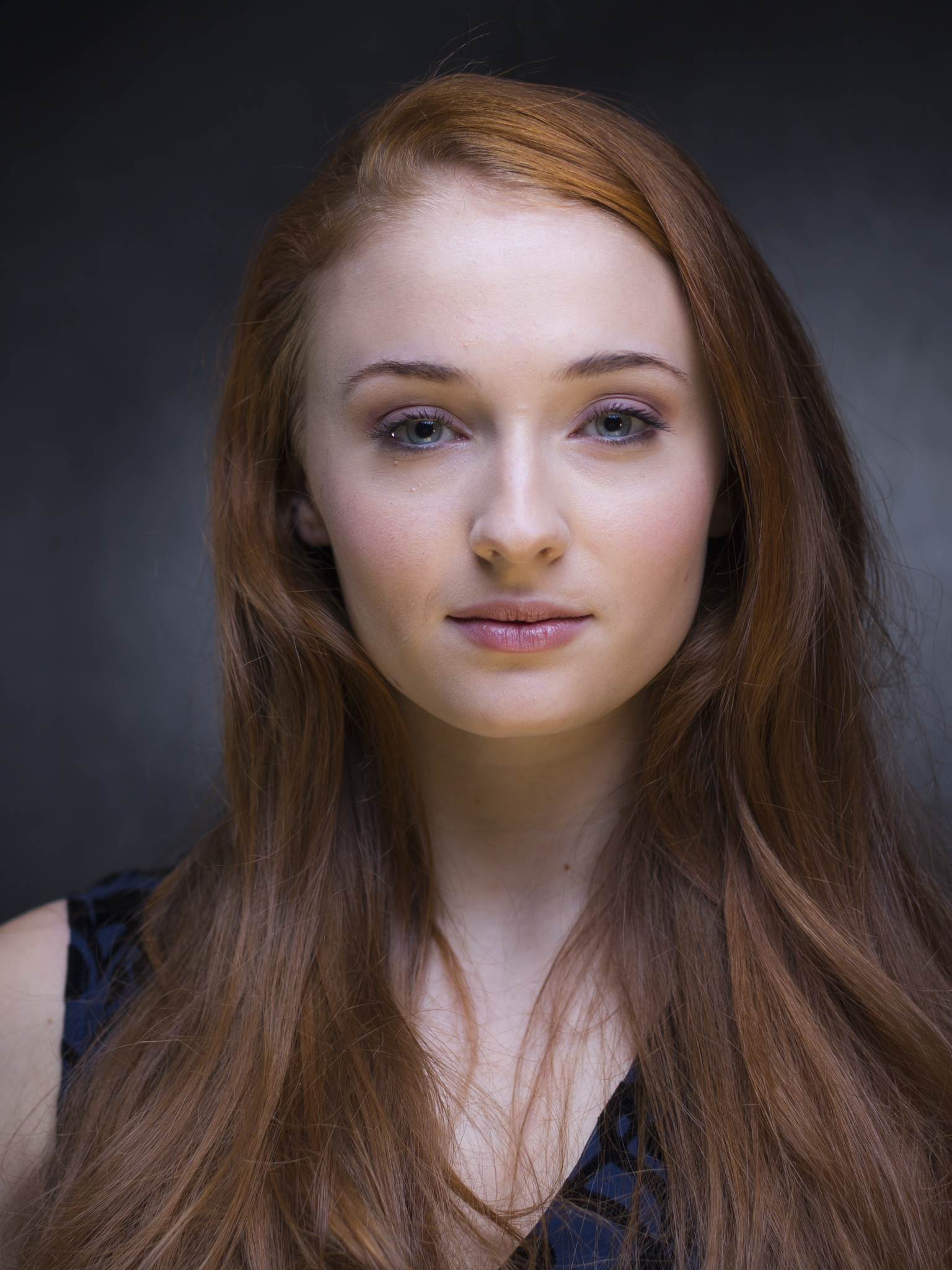 Download mobile wallpaper Redhead, Celebrity, Actress, Sophie Turner for free.