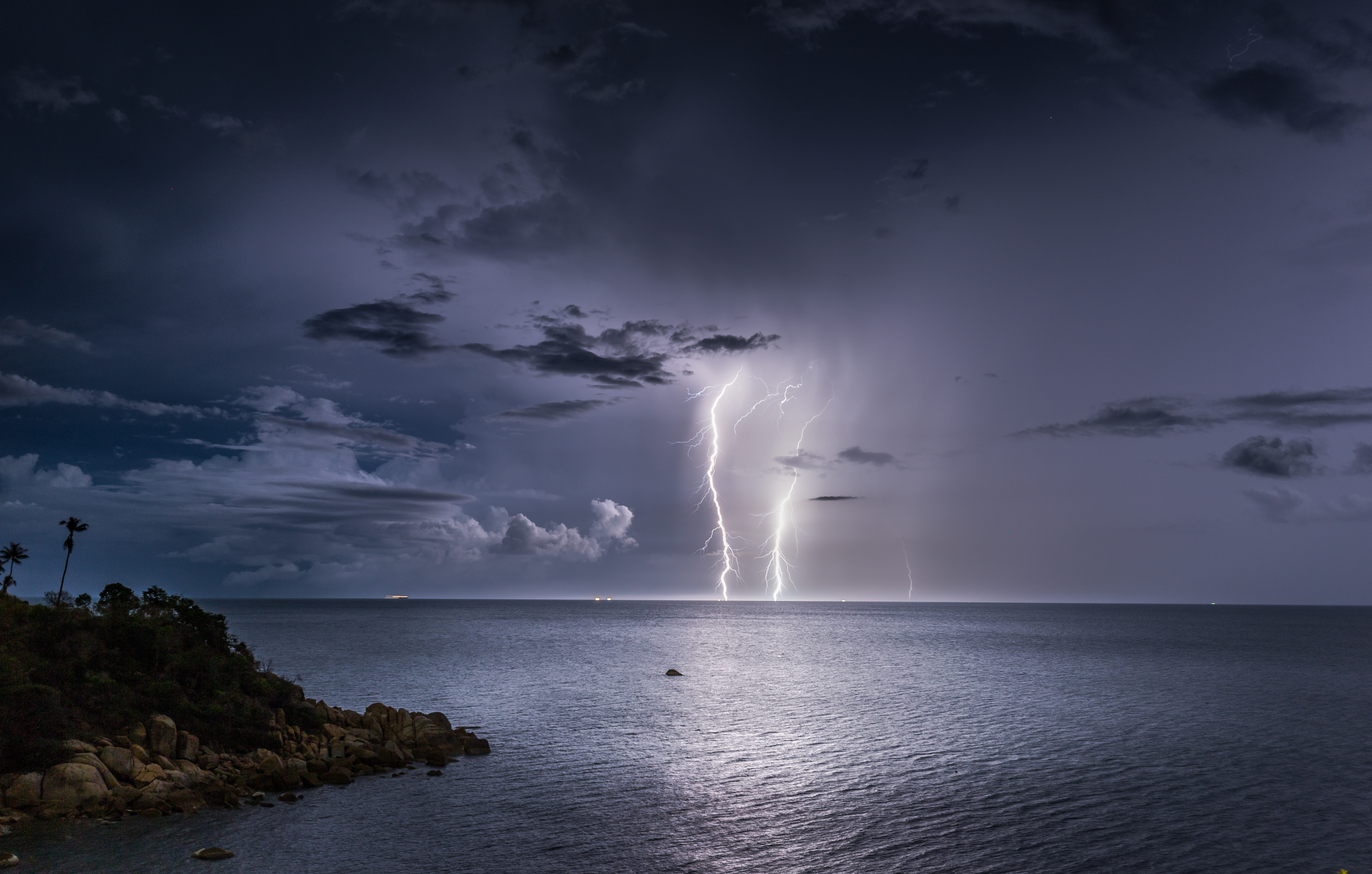 Laden Sie das Blitz, Tropen, Sturm, Fotografie, Himmel, Meereslandschaft-Bild kostenlos auf Ihren PC-Desktop herunter