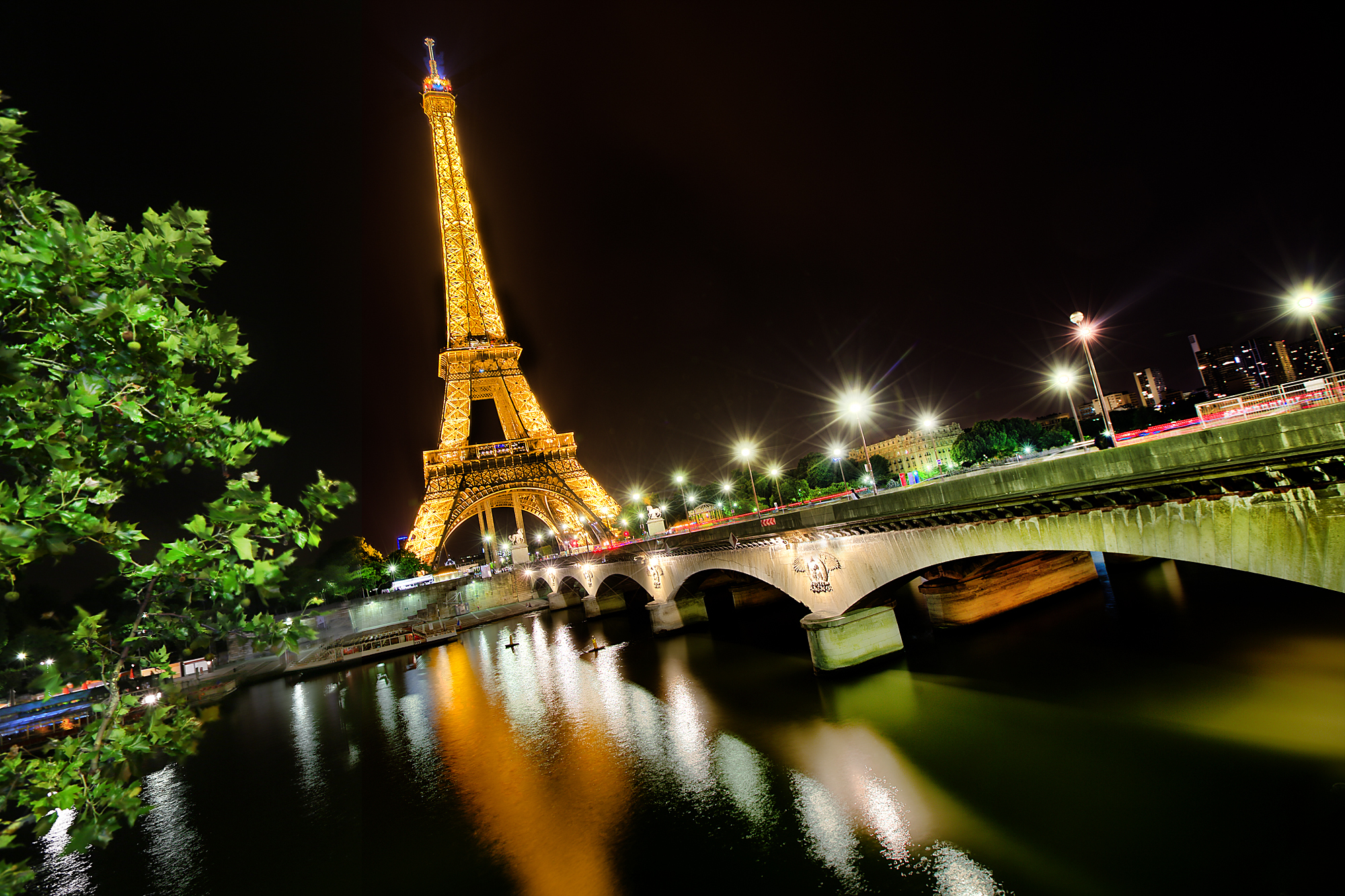 Handy-Wallpaper Monumente, Menschengemacht, Eiffelturm, Paris kostenlos herunterladen.
