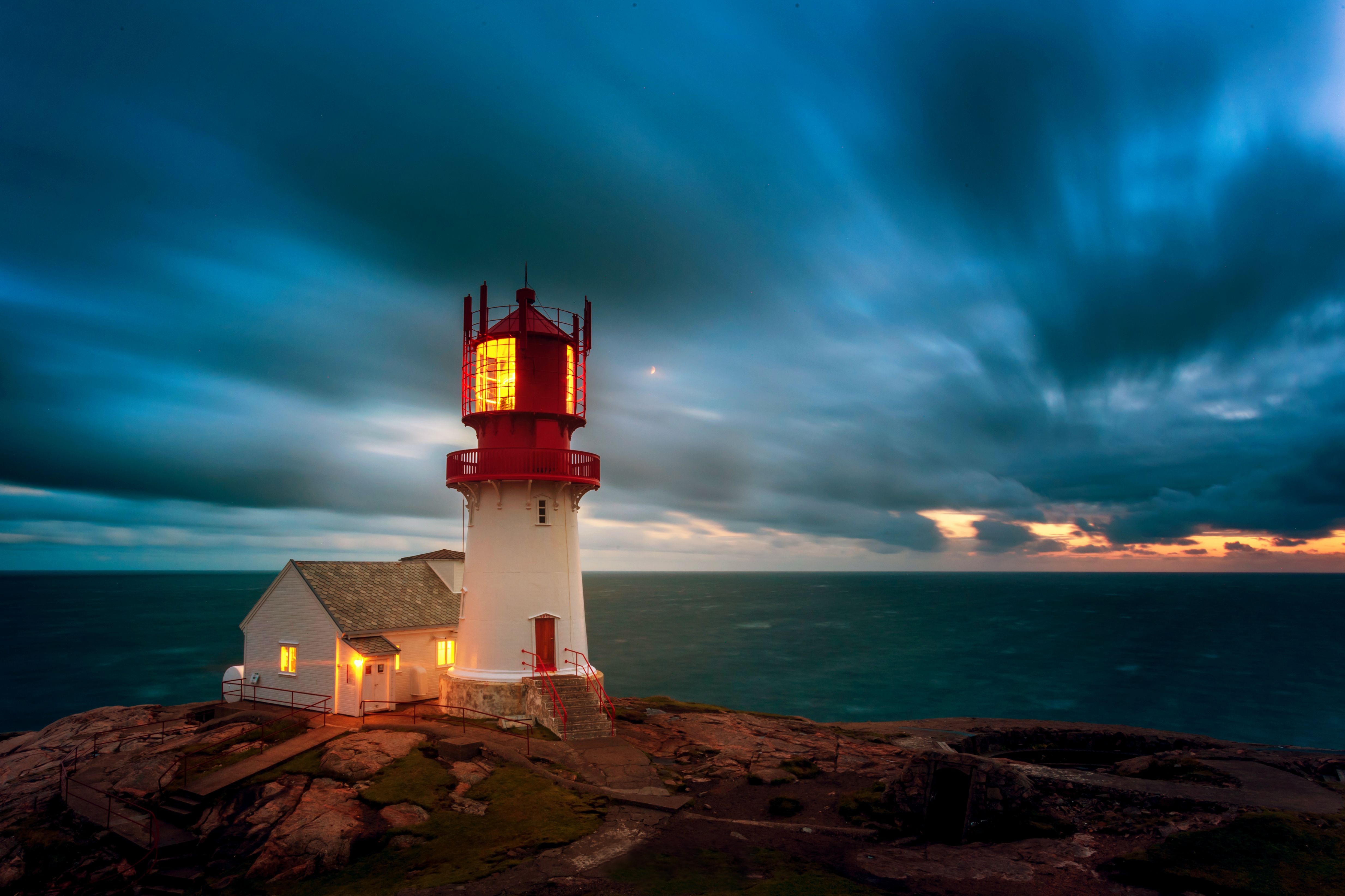 Free download wallpaper Coast, Light, Ocean, Lighthouse, Cloud, Man Made on your PC desktop