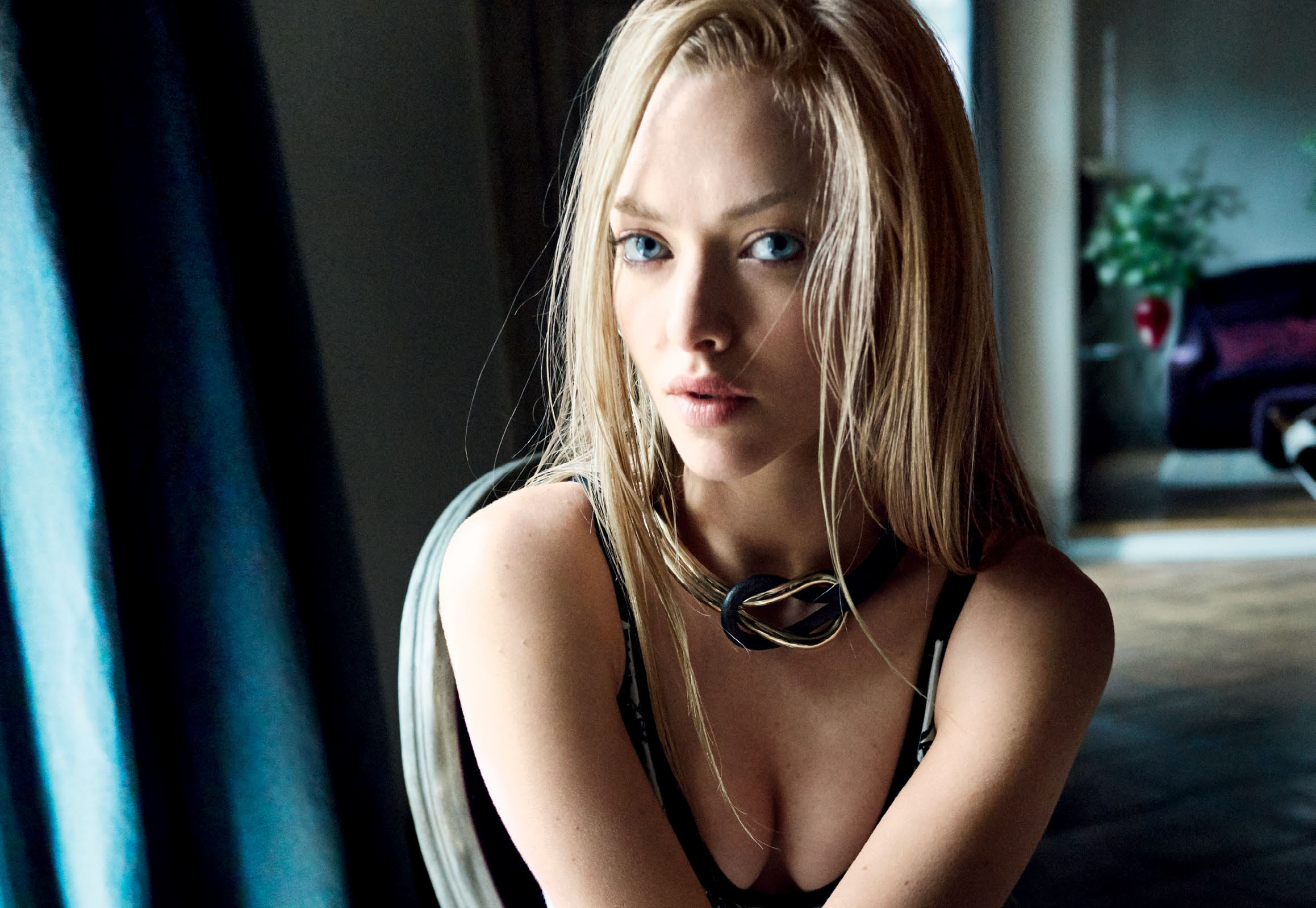 Download mobile wallpaper Blonde, Blue Eyes, Celebrity, Actress, Amanda Seyfried for free.