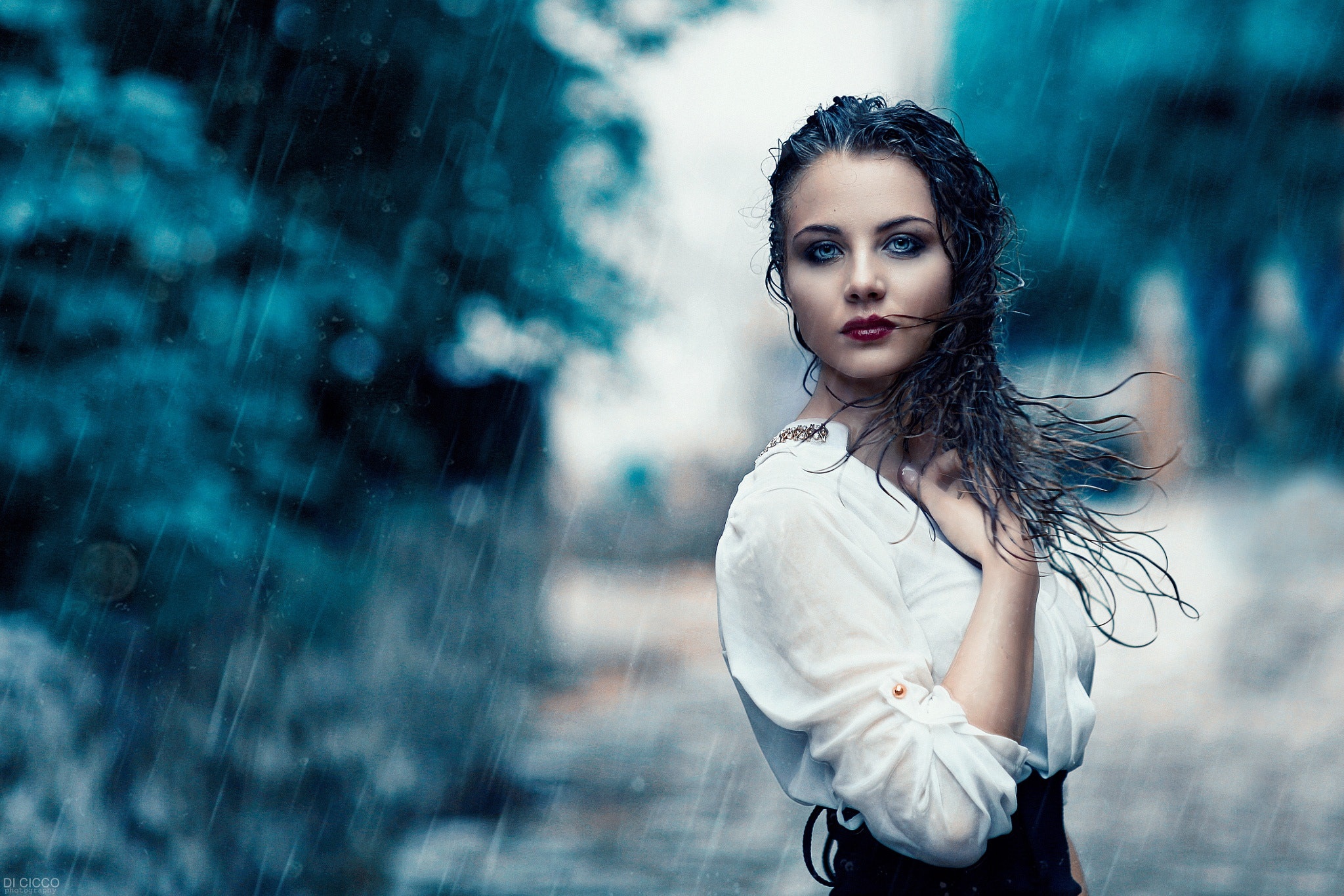 Laden Sie das Regen, Brünette, Modell, Frauen, Blaue Augen, Lippenstift-Bild kostenlos auf Ihren PC-Desktop herunter