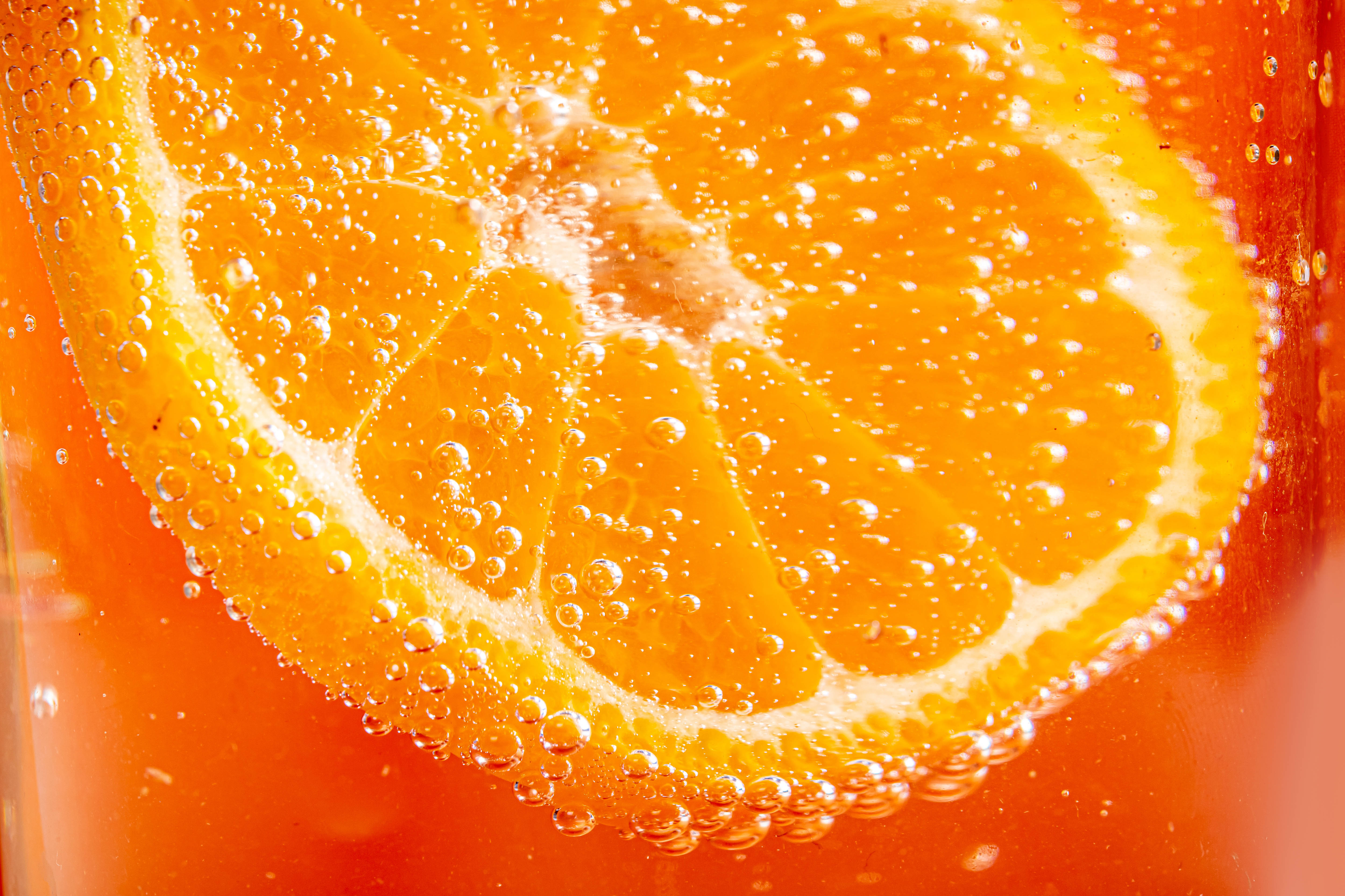 87215 скачать картинку апельсин, пузыри, долька, макро, оранжевые - обои и заставки бесплатно