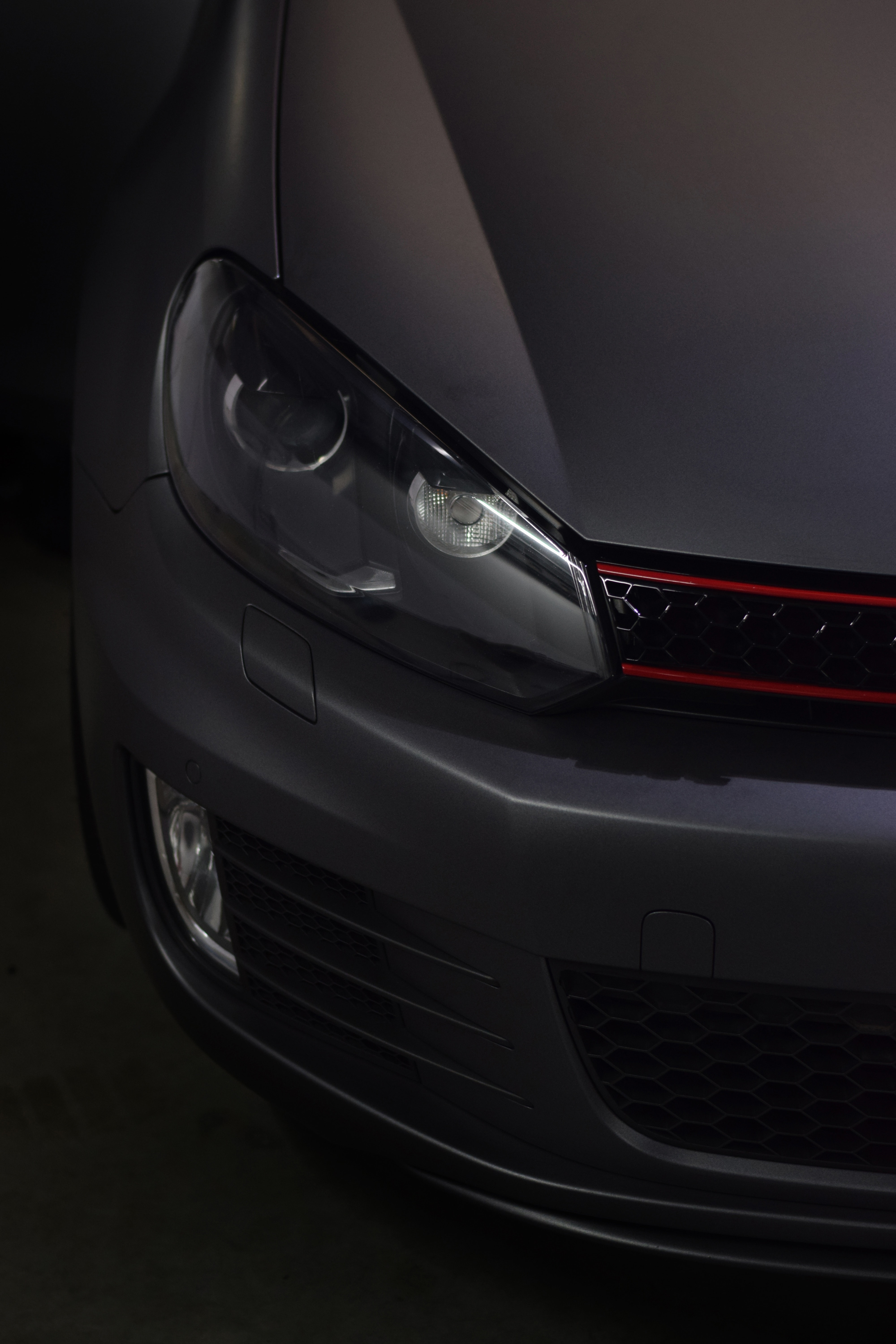 99601 télécharger l'image vue de face, voitures, gris, fermer, gros plan, une voiture, machine, phare - fonds d'écran et économiseurs d'écran gratuits