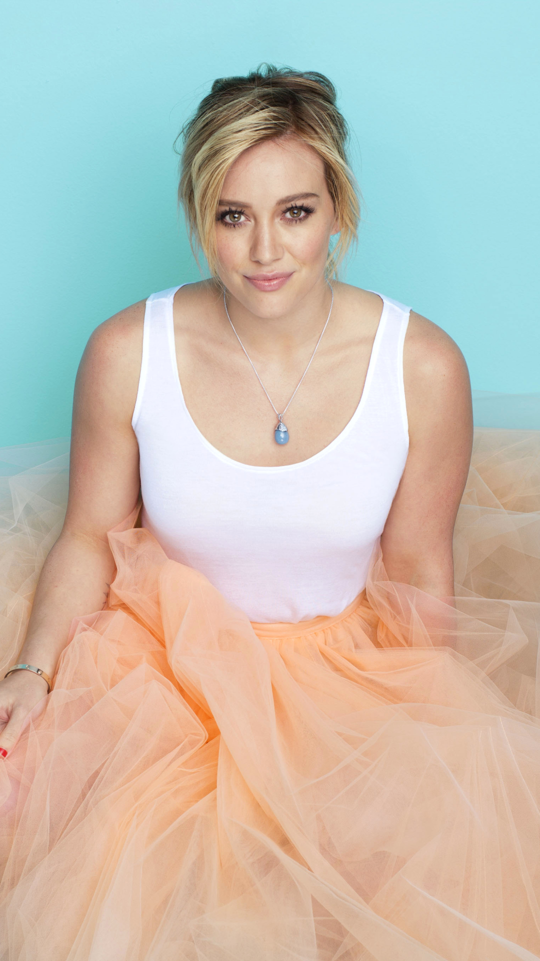 Download mobile wallpaper Singer, Blonde, American, Celebrity, Brown Eyes, Actress, Hilary Duff for free.