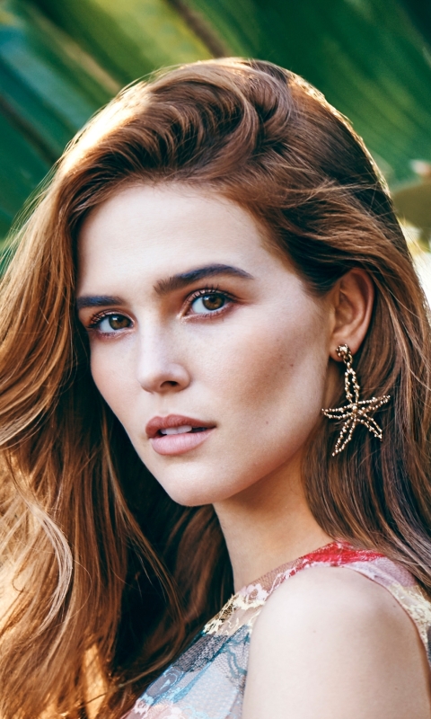 Download mobile wallpaper Face, Brunette, Earrings, American, Celebrity, Brown Eyes, Actress, Zoey Deutch for free.