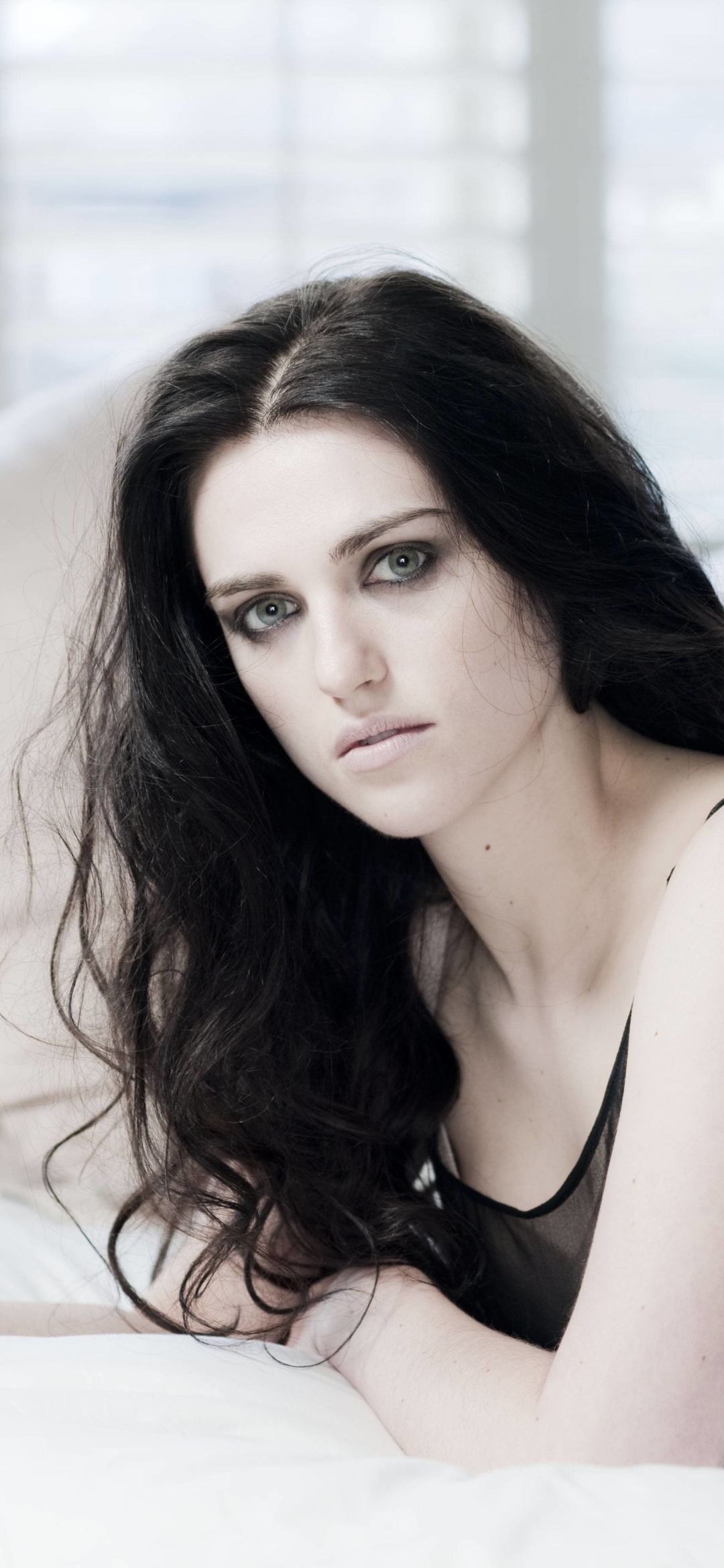 Download mobile wallpaper Brunette, Celebrity, Black Dress, Actress, Katie Mcgrath for free.