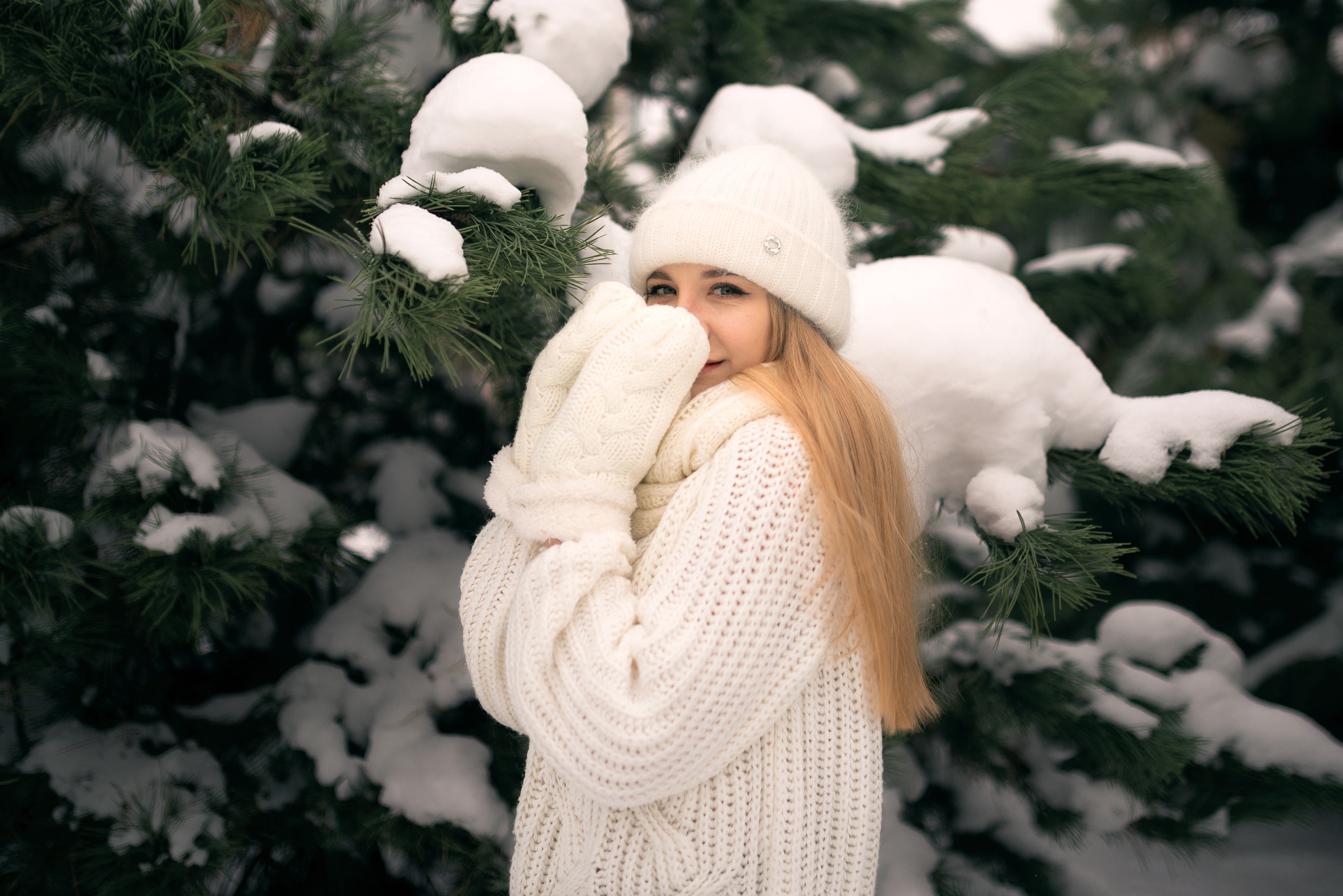 Download mobile wallpaper Winter, Blonde, Hat, Model, Women for free.