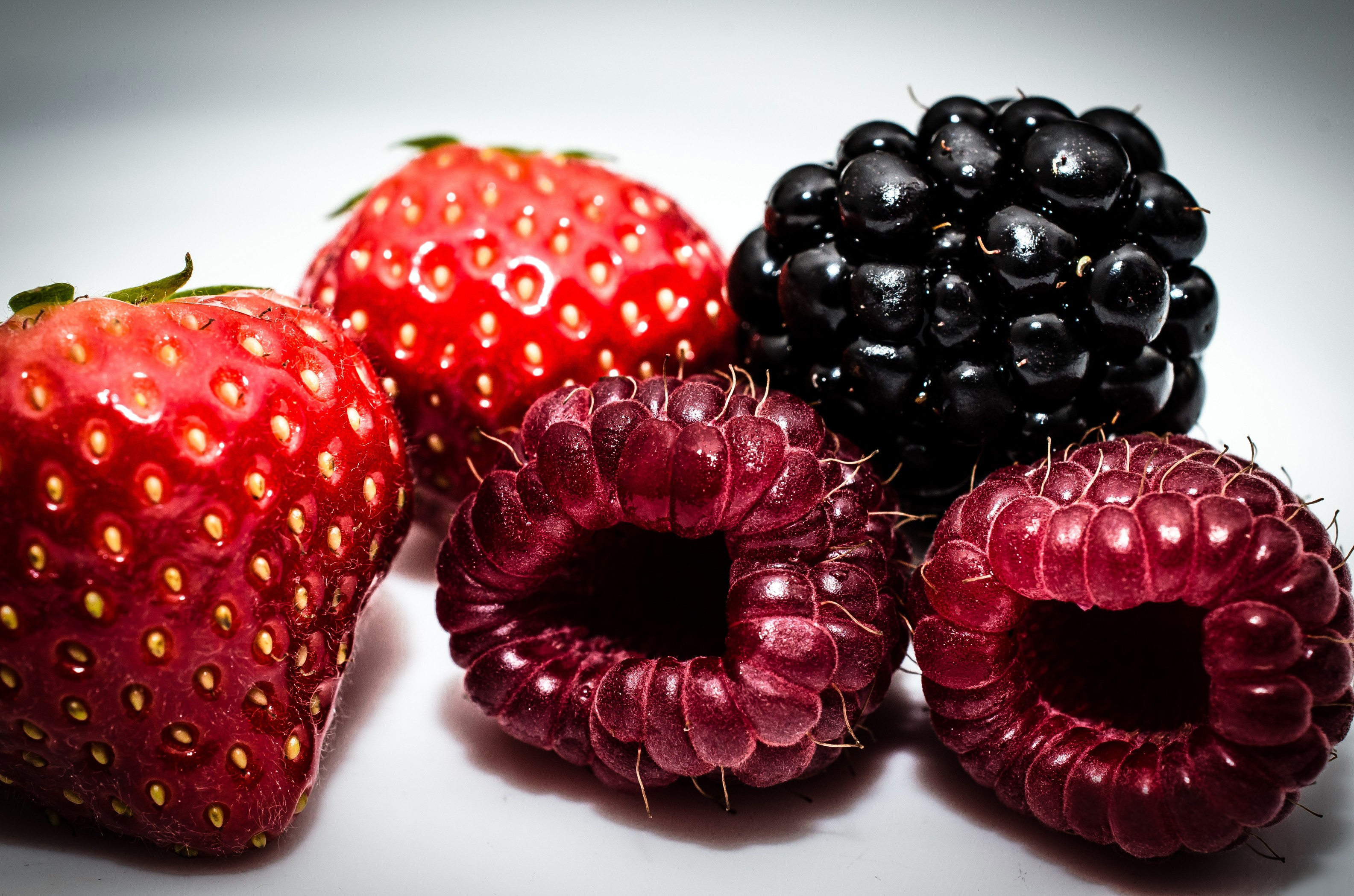Laden Sie das Erdbeere, Himbeere, Brombeere, Frucht, Nahrungsmittel-Bild kostenlos auf Ihren PC-Desktop herunter