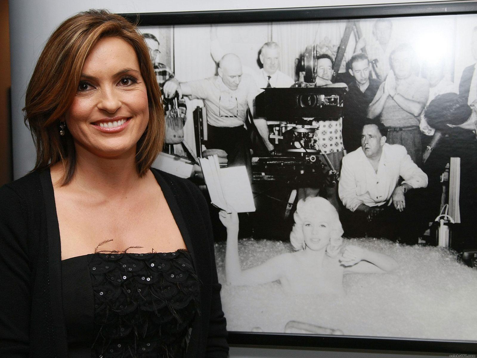 711059 descargar fondo de pantalla celebridades, mariska hargitay: protectores de pantalla e imágenes gratis