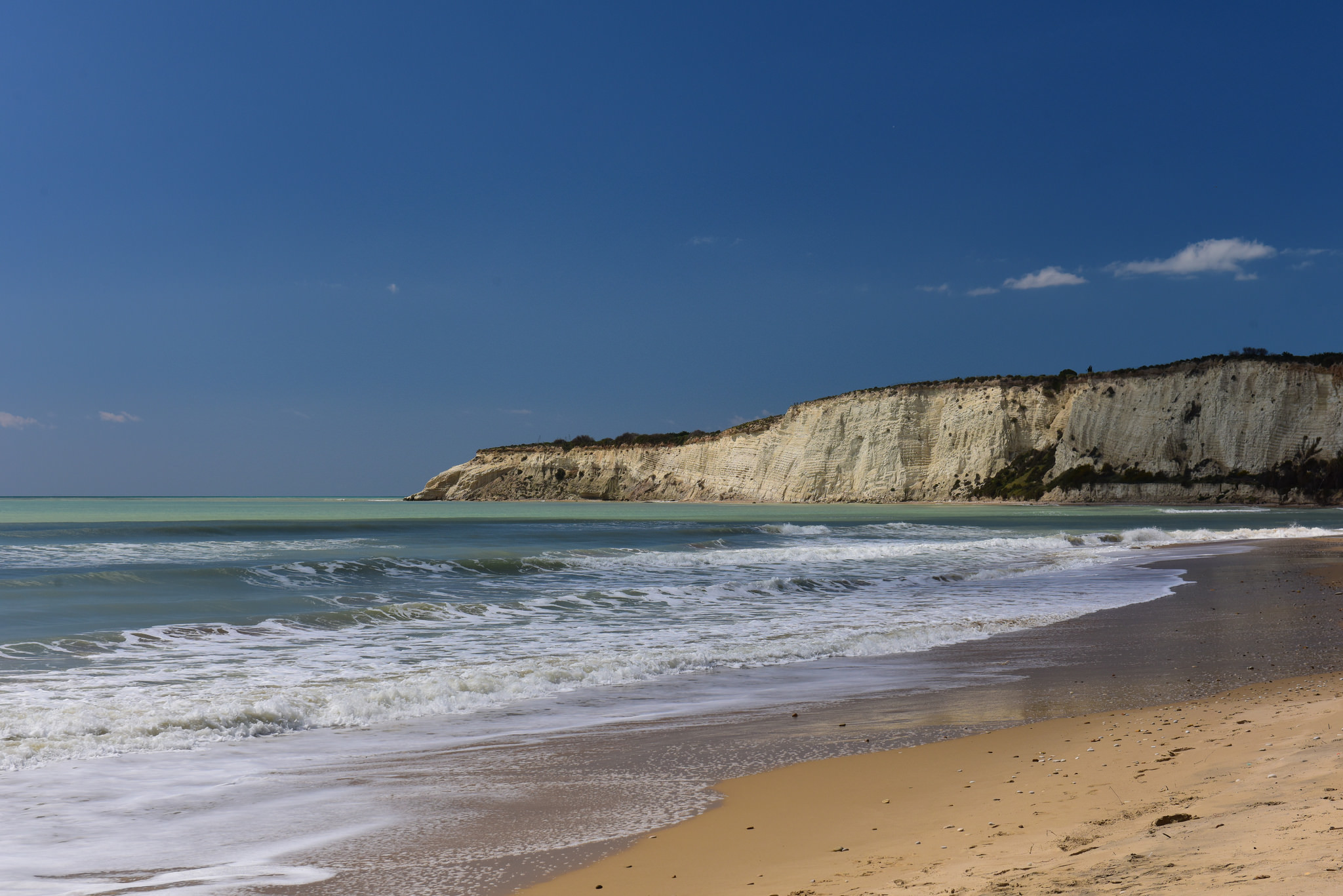 Free download wallpaper Sea, Beach, Sand, Italy, Coast, Earth, Cliff, Coastline on your PC desktop