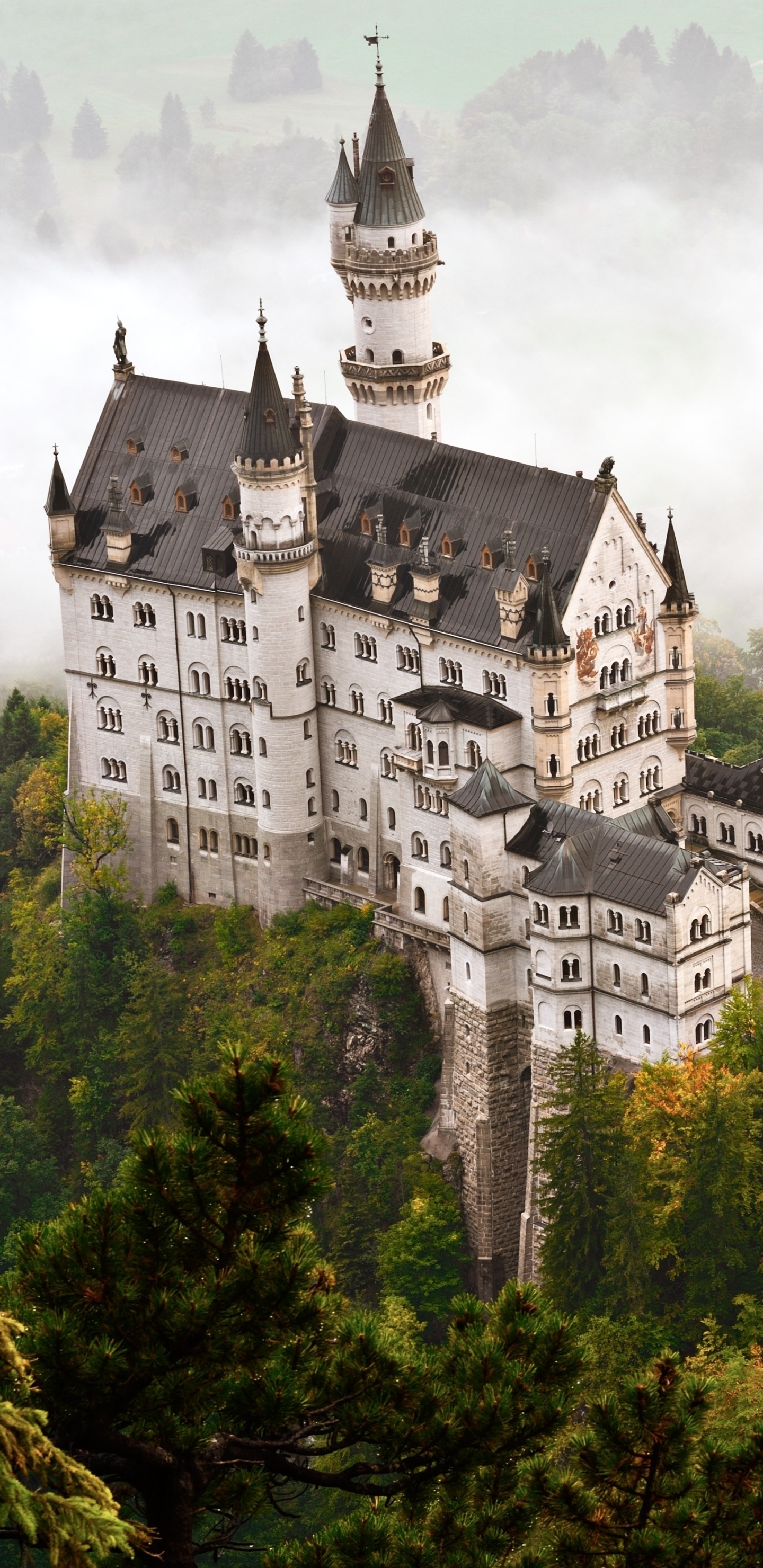 Скачать картинку Замки, Замок, Германия, Замок Нойшванштайн, Сделано Человеком в телефон бесплатно.