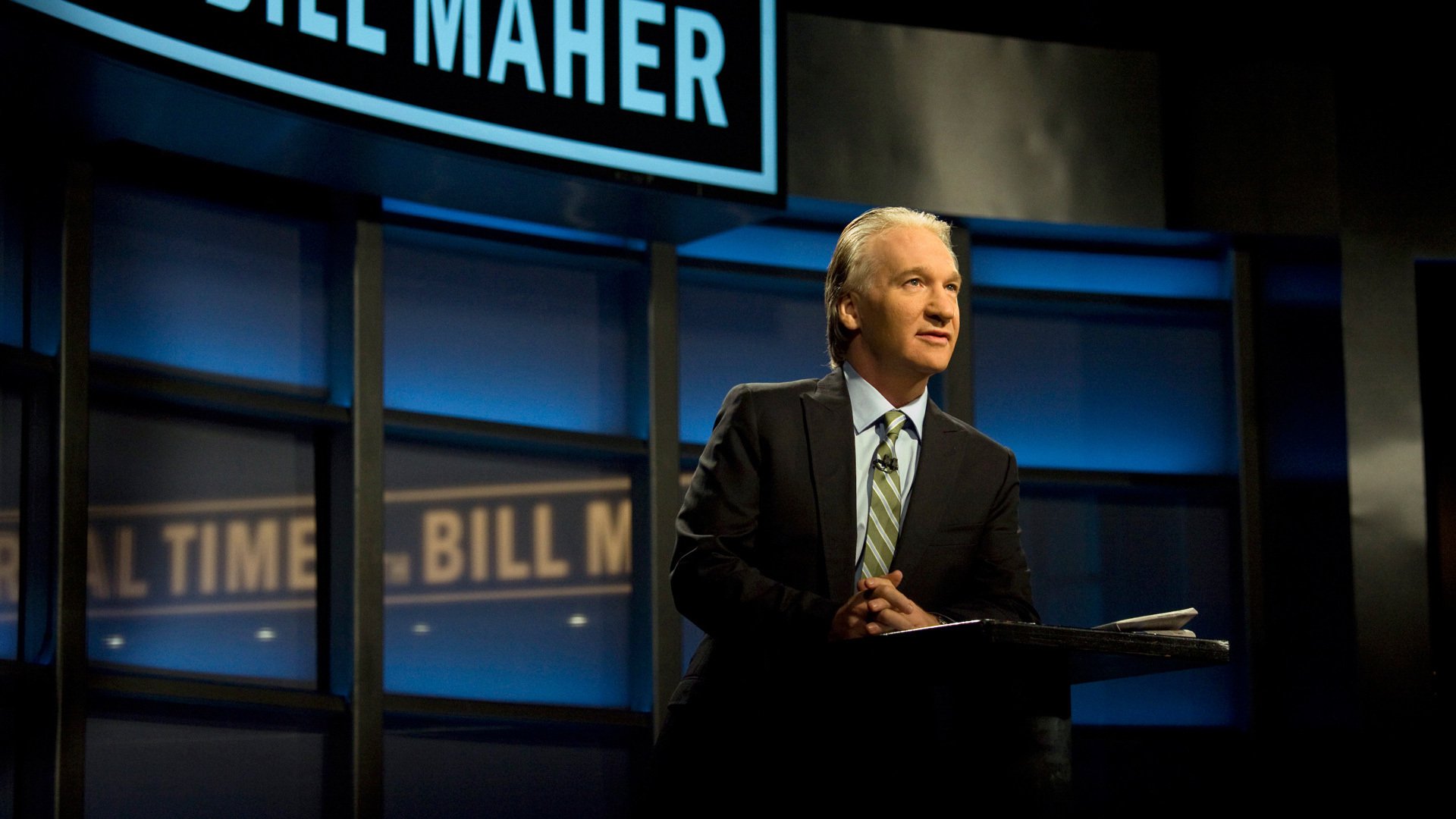 お使いの携帯電話の878186スクリーンセーバーと壁紙Bill Maher とのリアルタイム。 の写真を無料でダウンロード