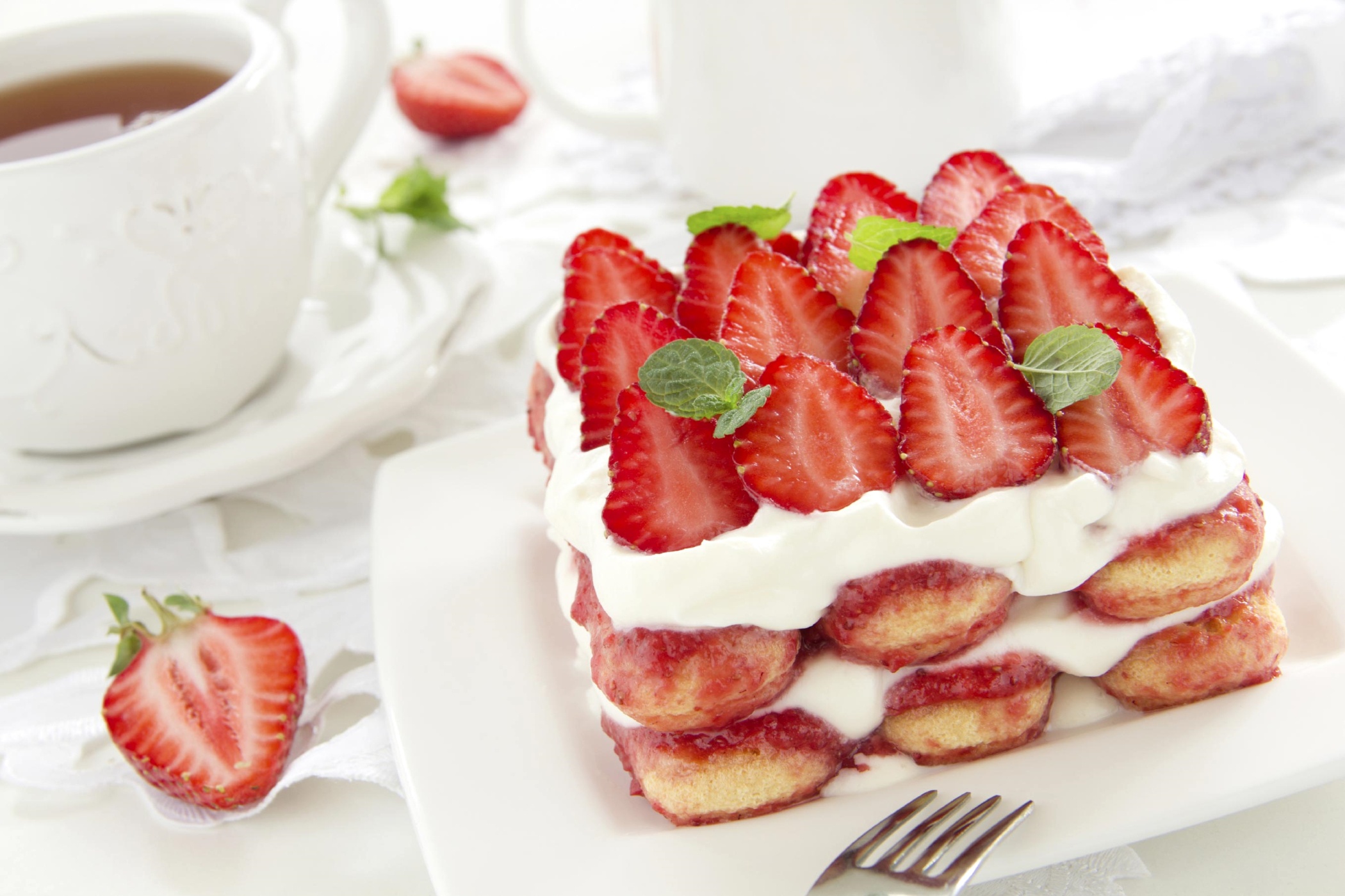 Download mobile wallpaper Food, Strawberry, Dessert, Cream, Berry, Fruit for free.