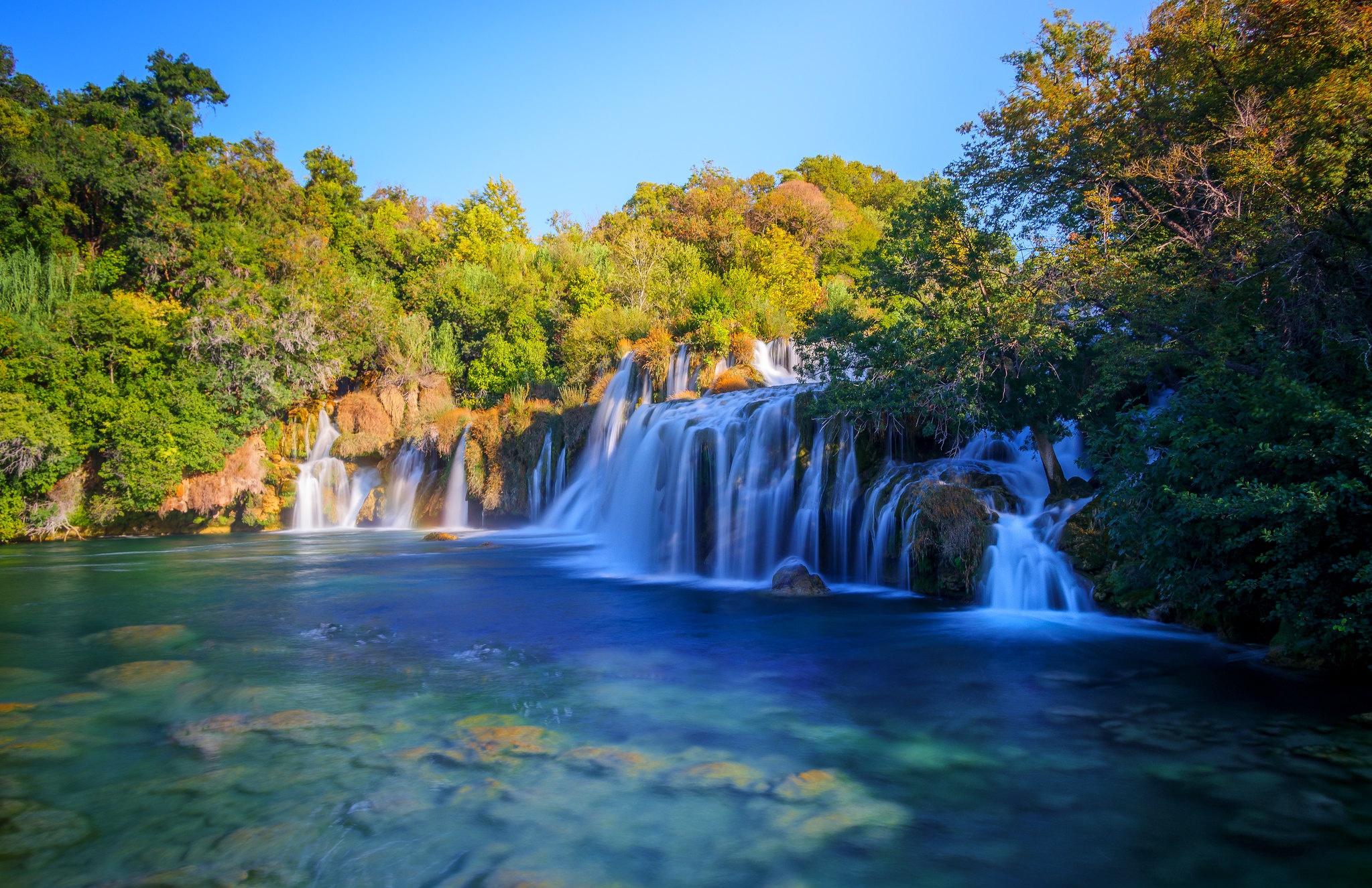 Handy-Wallpaper Natur, Wasserfälle, Wasserfall, Kroatien, Erde/natur kostenlos herunterladen.