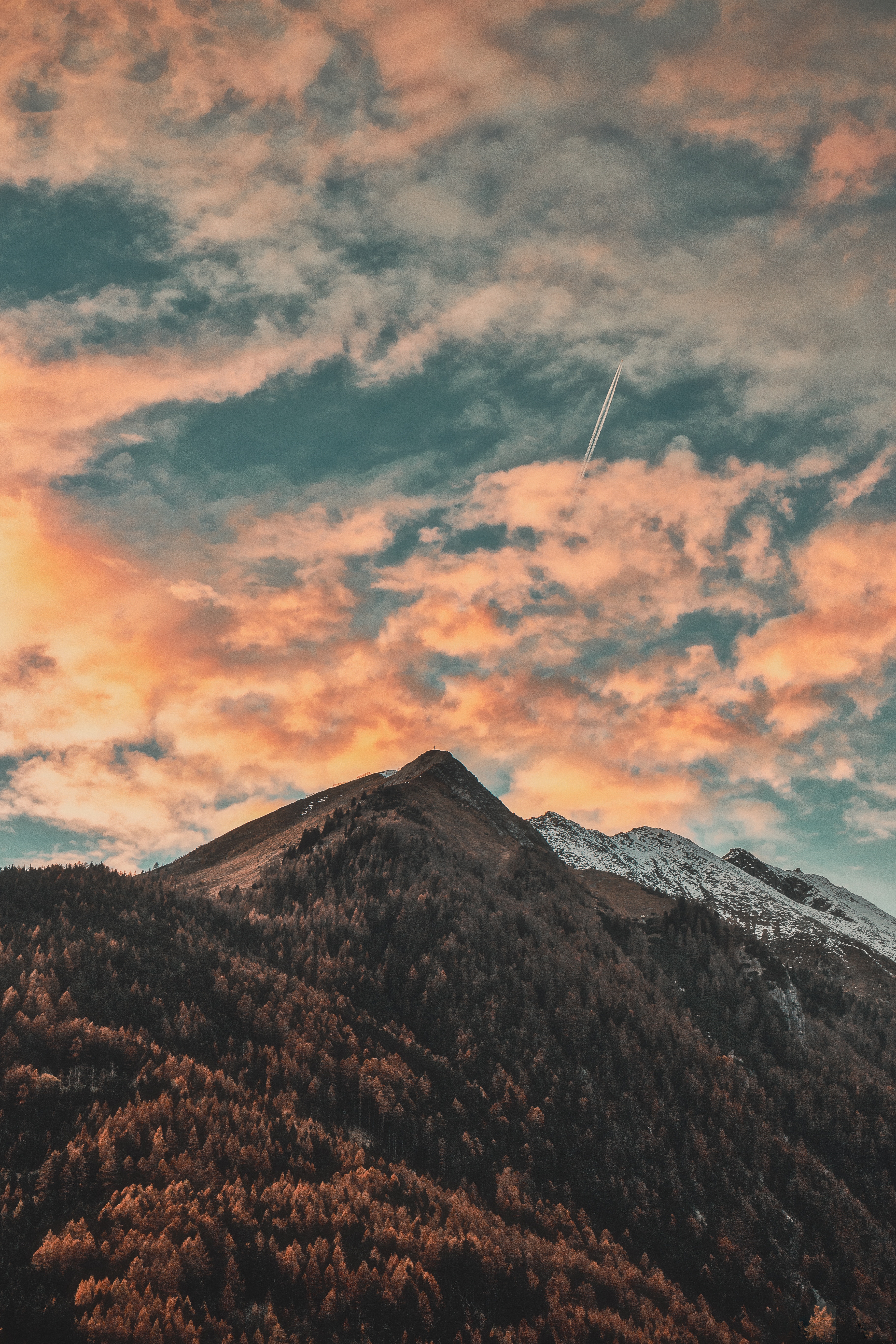 Handy-Wallpaper Natur, Clouds, Zillertaler Alpen, Cilliertaler Alpen, Bäume, Sky, Mountains, Italien, Herbst kostenlos herunterladen.
