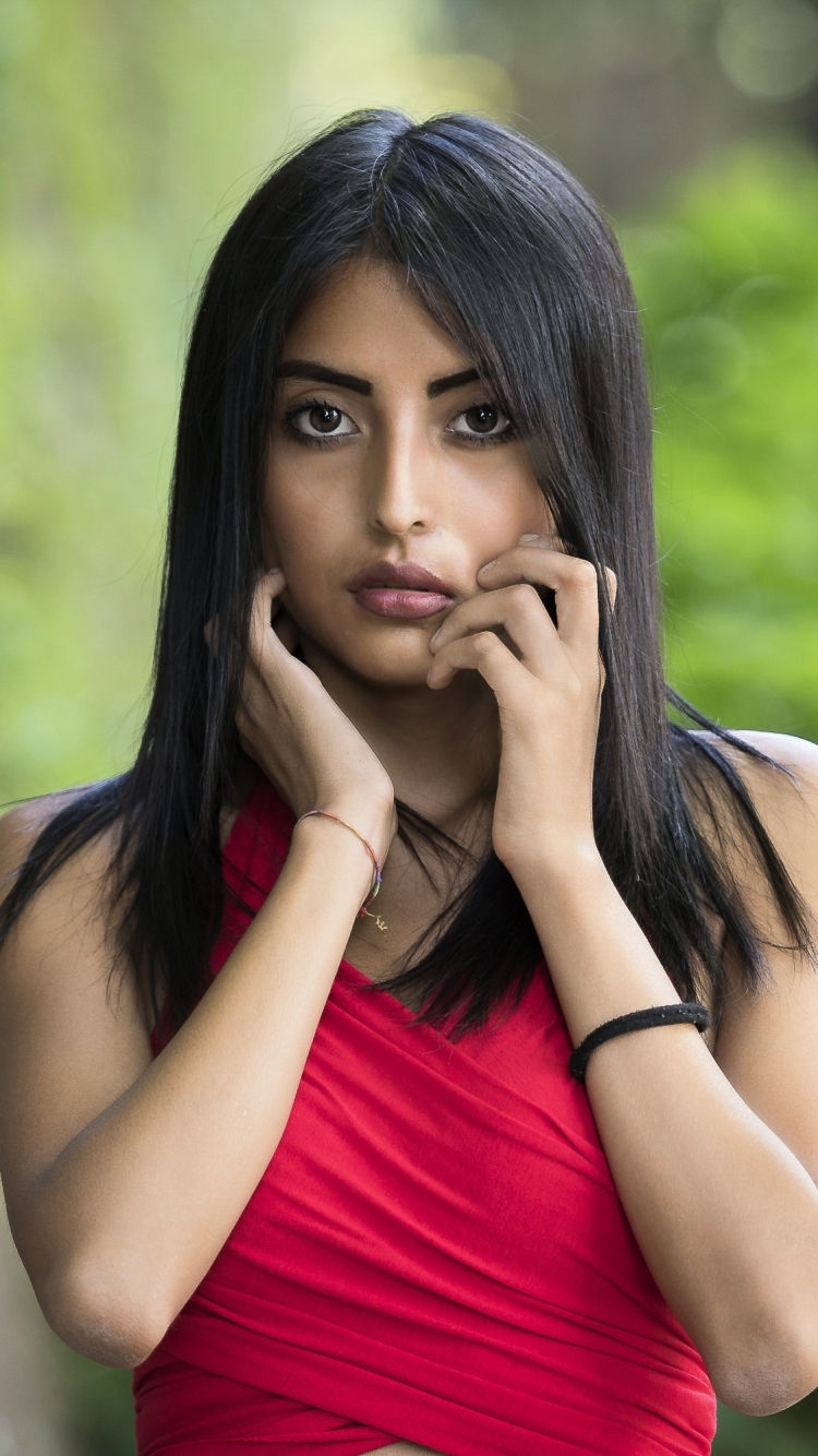 Download mobile wallpaper Bokeh, Brunette, Model, Women, Brown Eyes for free.