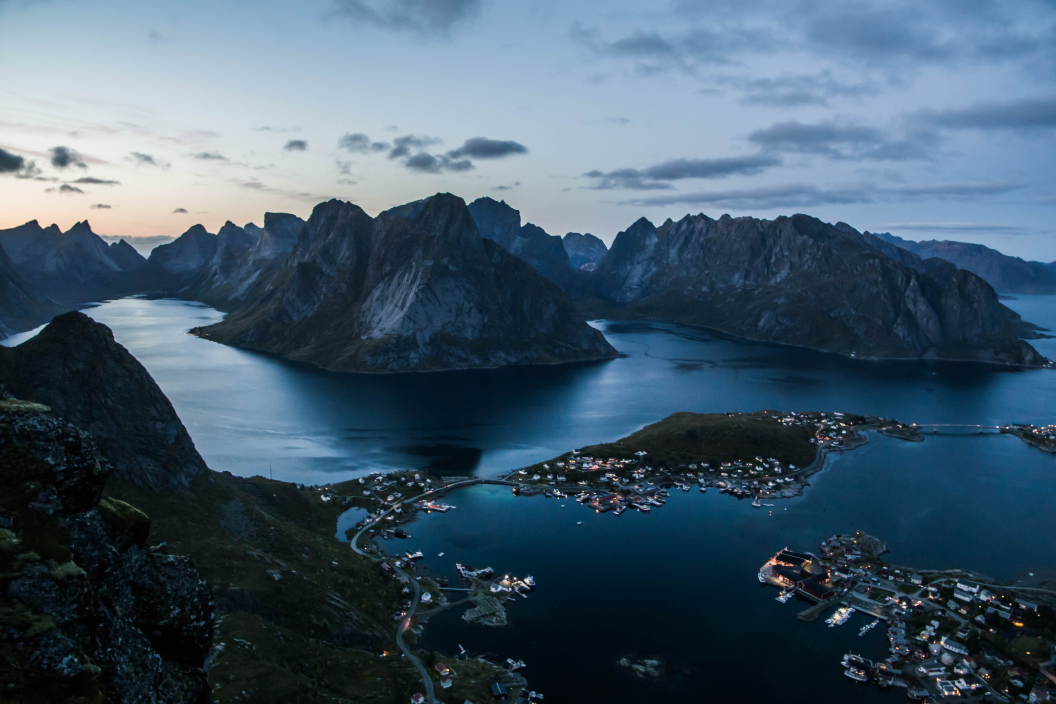 Скачать картинку Море, Норвегия, Залив, Фотографии, Лофотенские Острова, Рейне в телефон бесплатно.