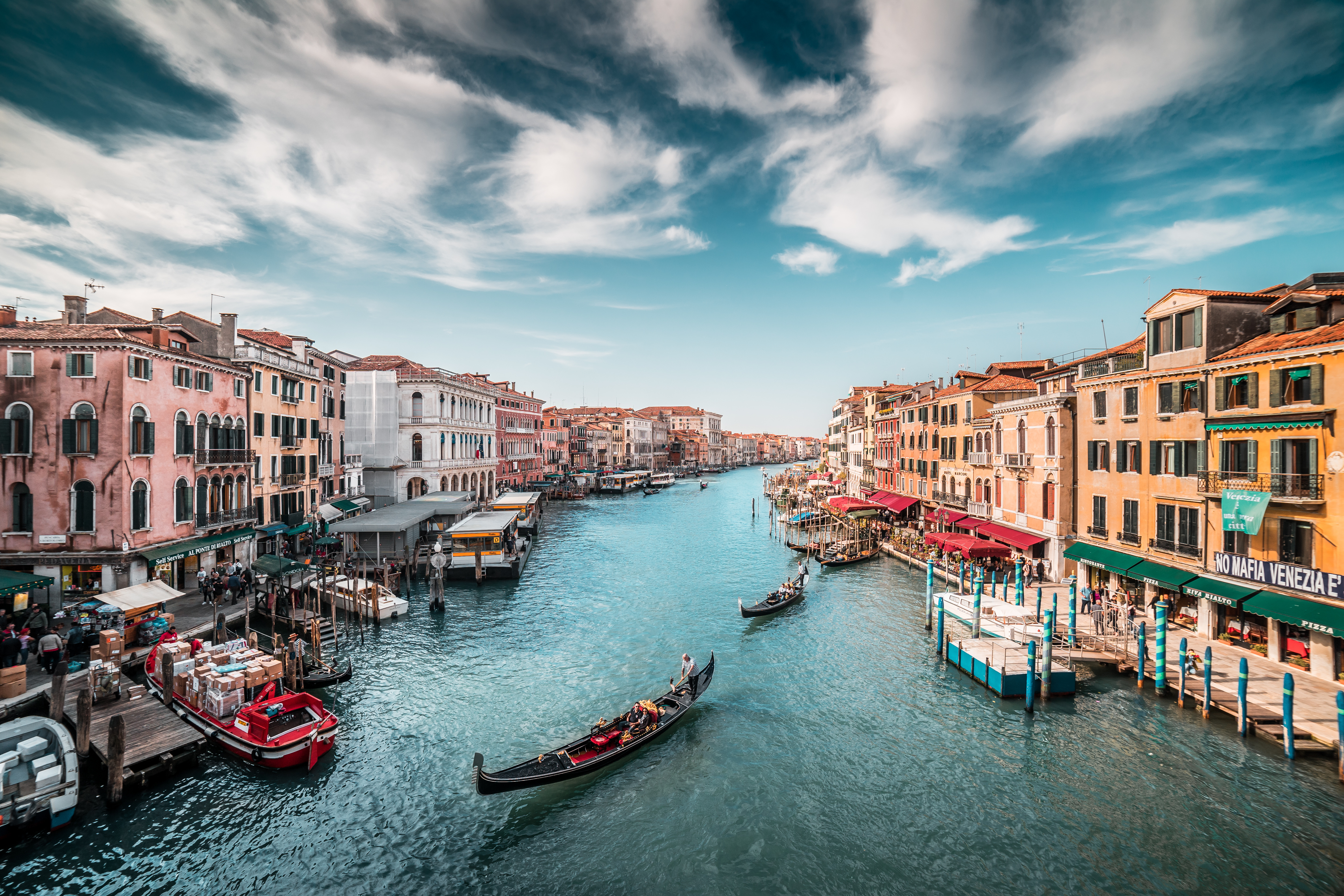 Скачать картинку Города, Италия, Венеция, Город, Канал, Сделано Человеком в телефон бесплатно.